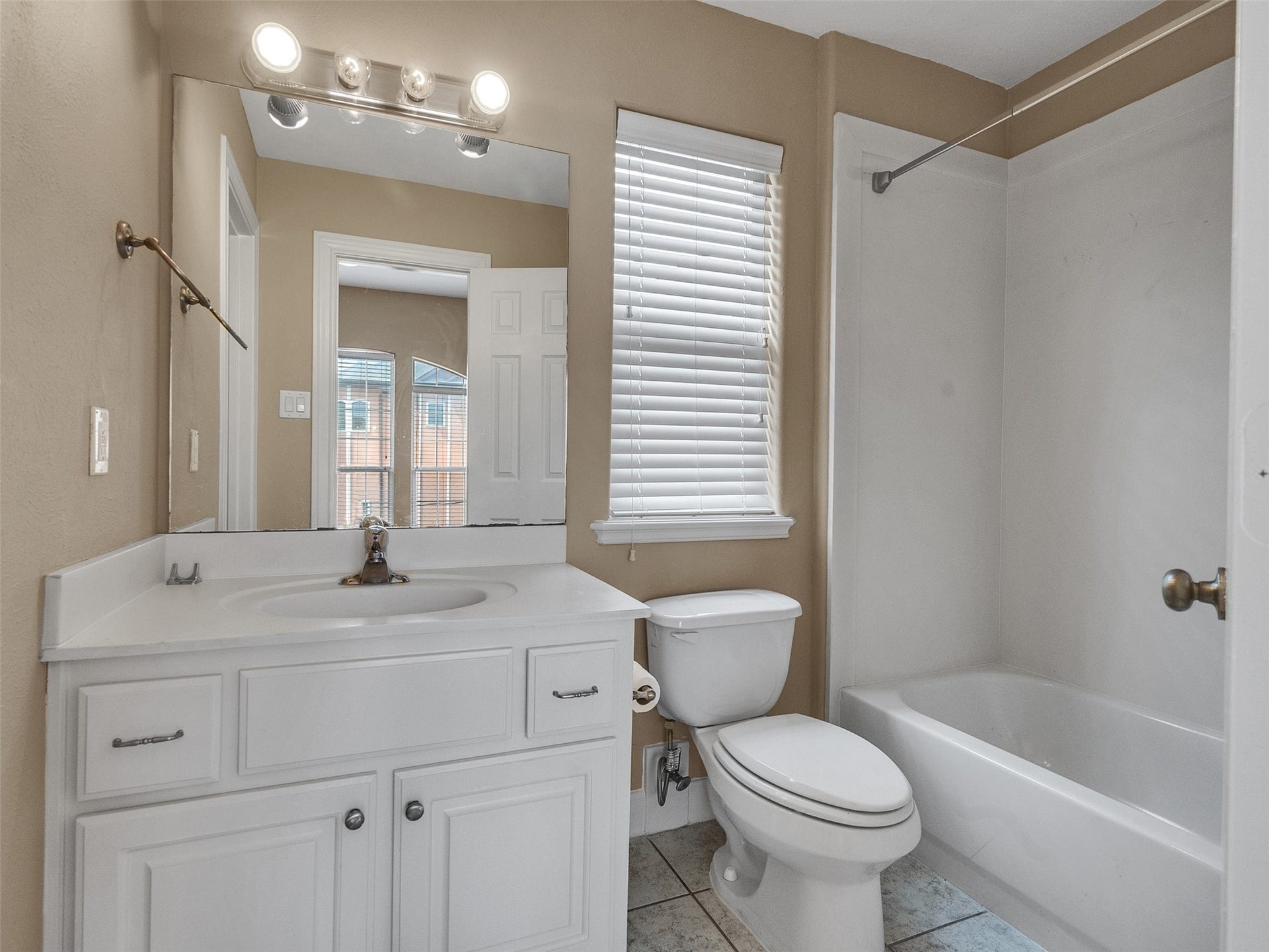 4319 Lillian Street, Houston, TX 77007 4319 Lillian Street, Houston, TX 77007