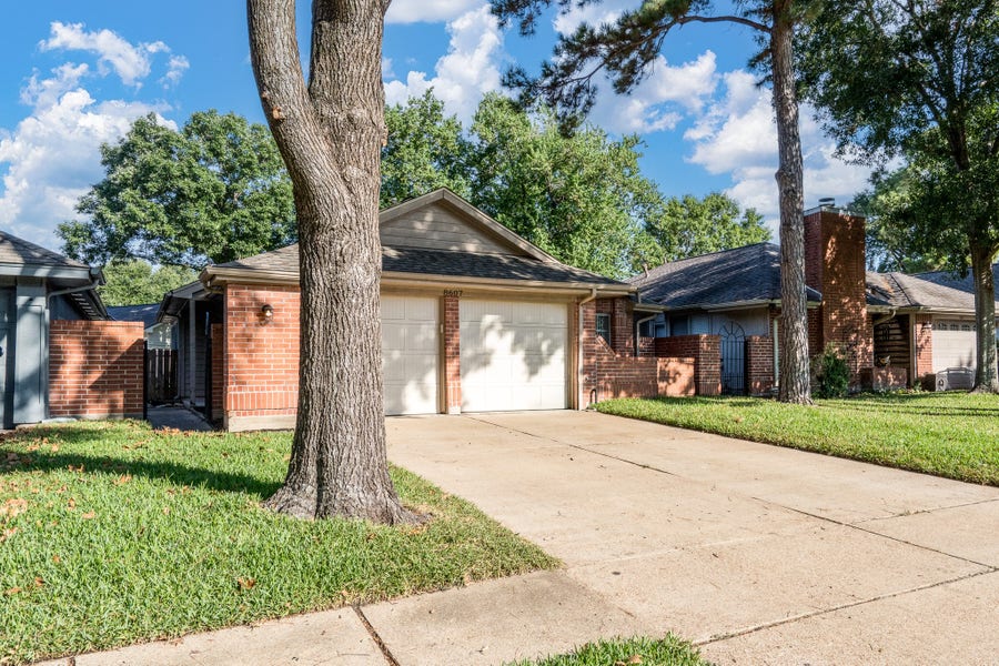 Property photo for 8607 Laurel Trails Drive, Houston, TX