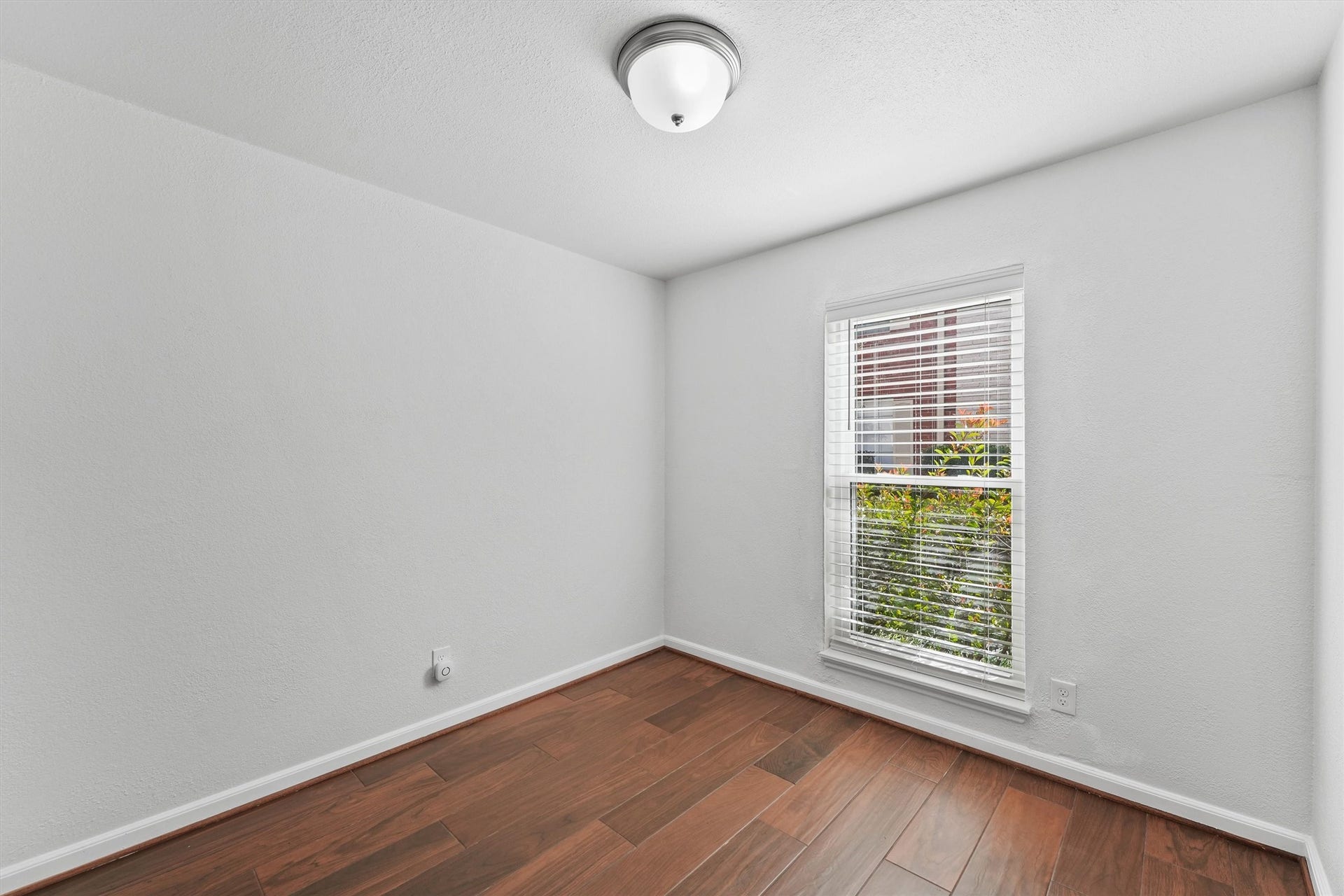 11550 Chimney Rock Road, #536, Houston, TX 77035 Formal dining room just off the front entry