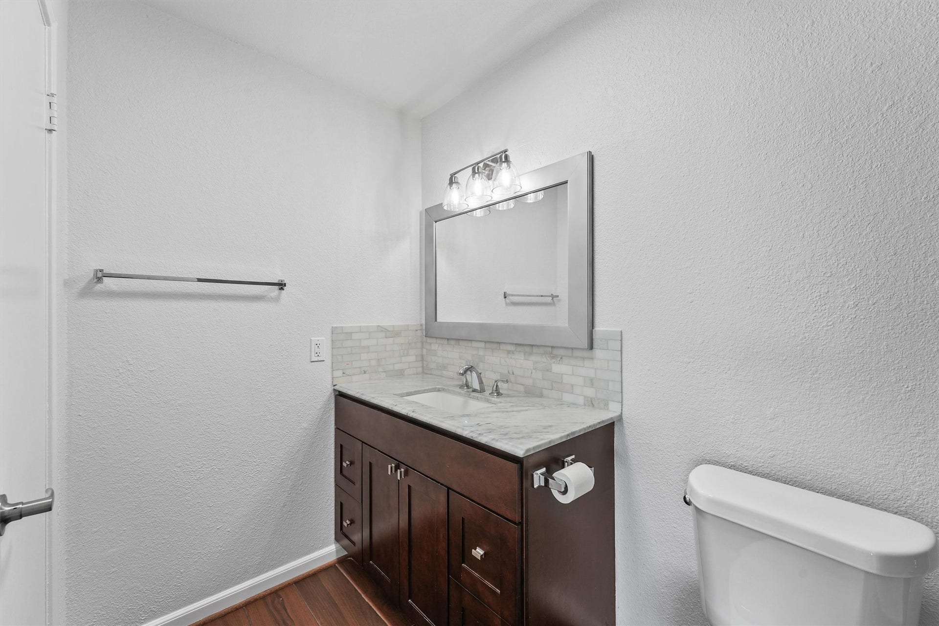 11550 Chimney Rock Road, #536, Houston, TX 77035 Secondary bathroom - totally renovated with updated countertop, light fixture and mirror, toilet, and tub/shower combo