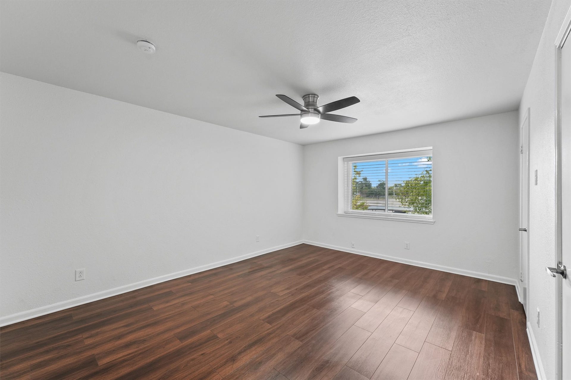 11550 Chimney Rock Road, #536, Houston, TX 77035 Guest bedroom