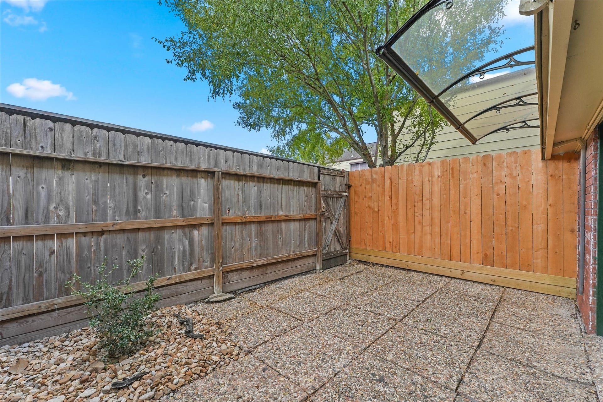 11550 Chimney Rock Road, #536, Houston, TX 77035 Private fenced in patio with awning