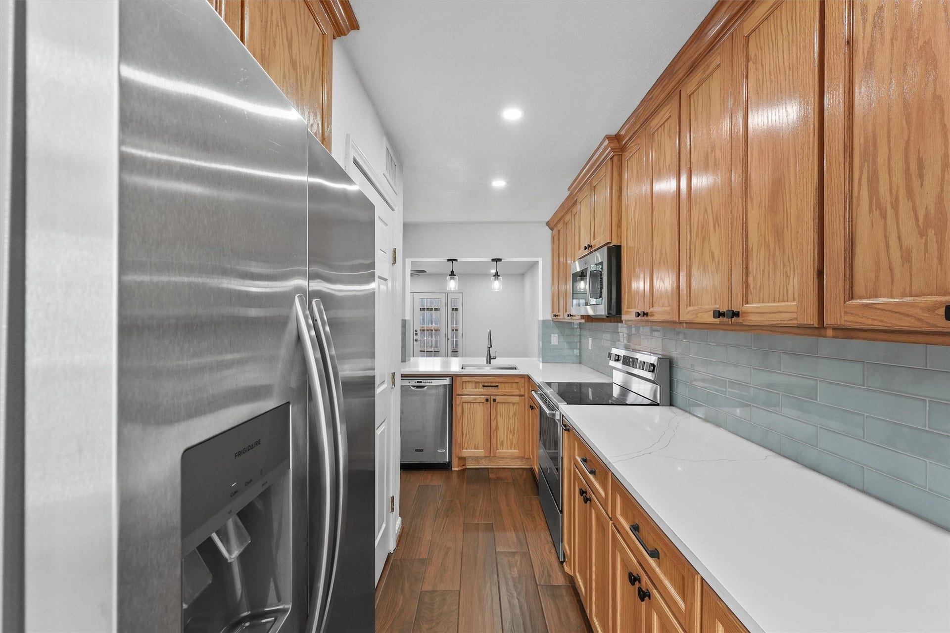 11550 Chimney Rock Road, #536, Houston, TX 77035 Stainless steel refrigerator included