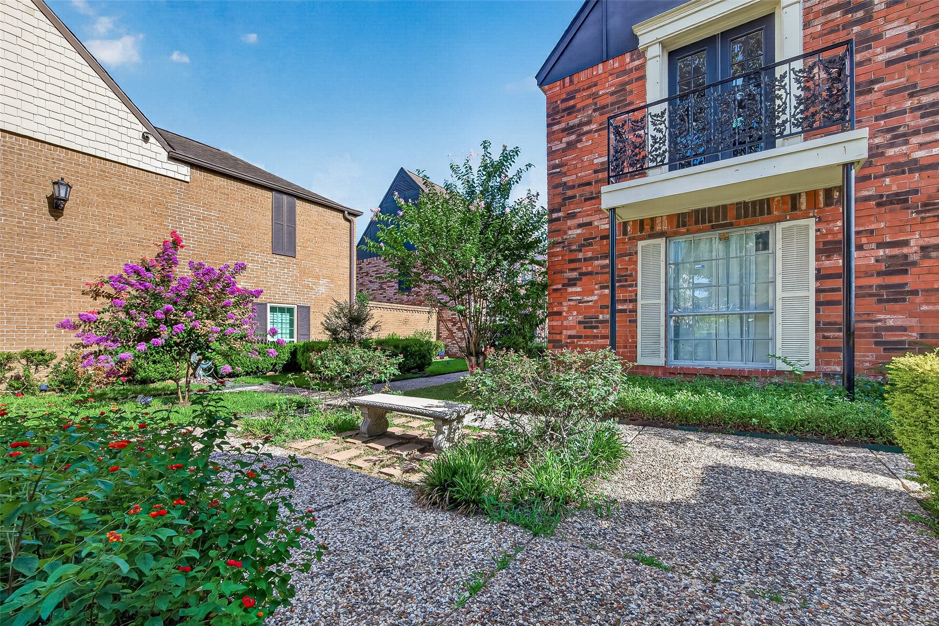 11550 Chimney Rock Road, #536, Houston, TX 77035 Clean, beautifully landscaped grounds