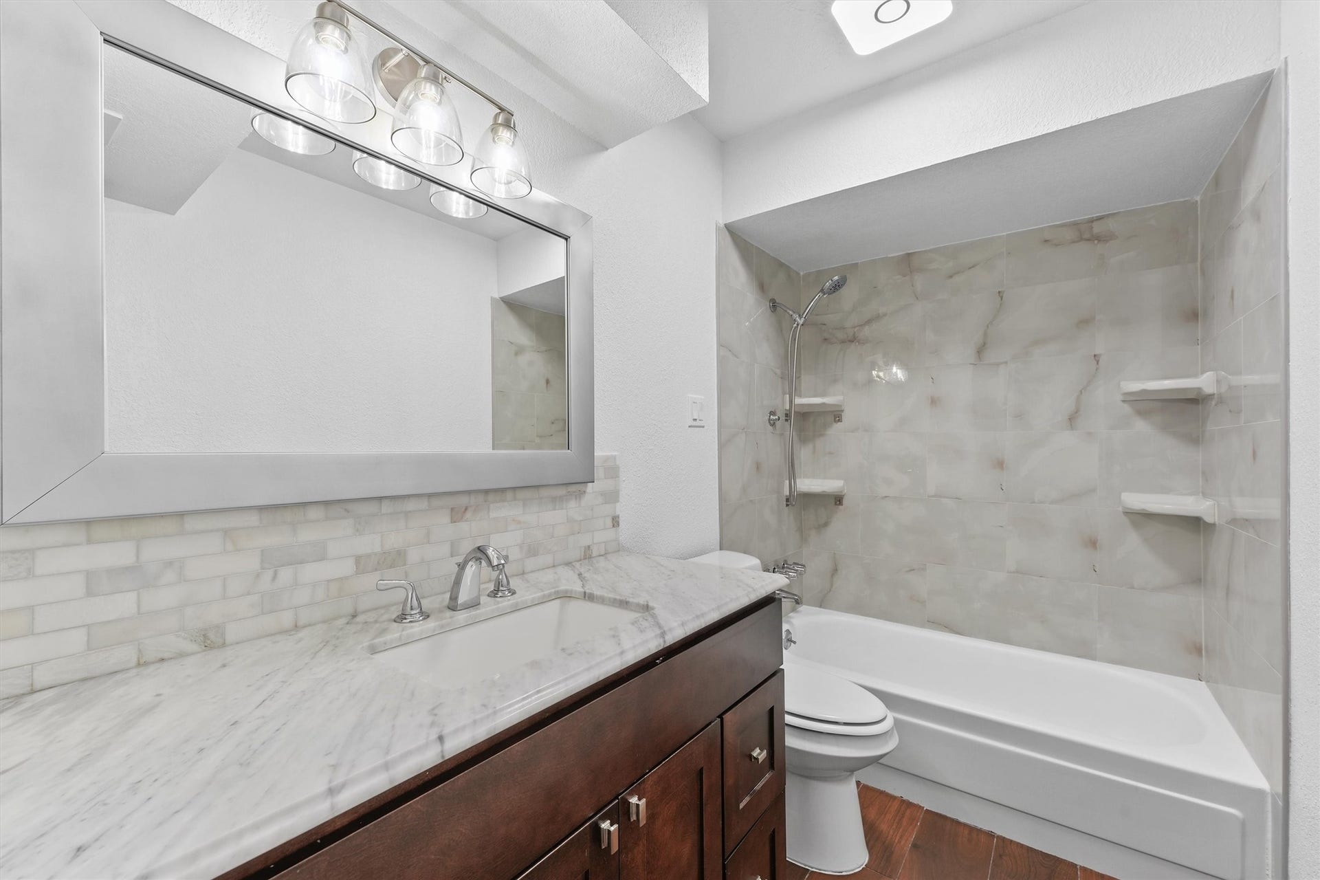 11550 Chimney Rock Road, #536, Houston, TX 77035 Primary bathroom - totally renovated with updated countertop, light fixture and mirror, toilet, and tub/shower combo