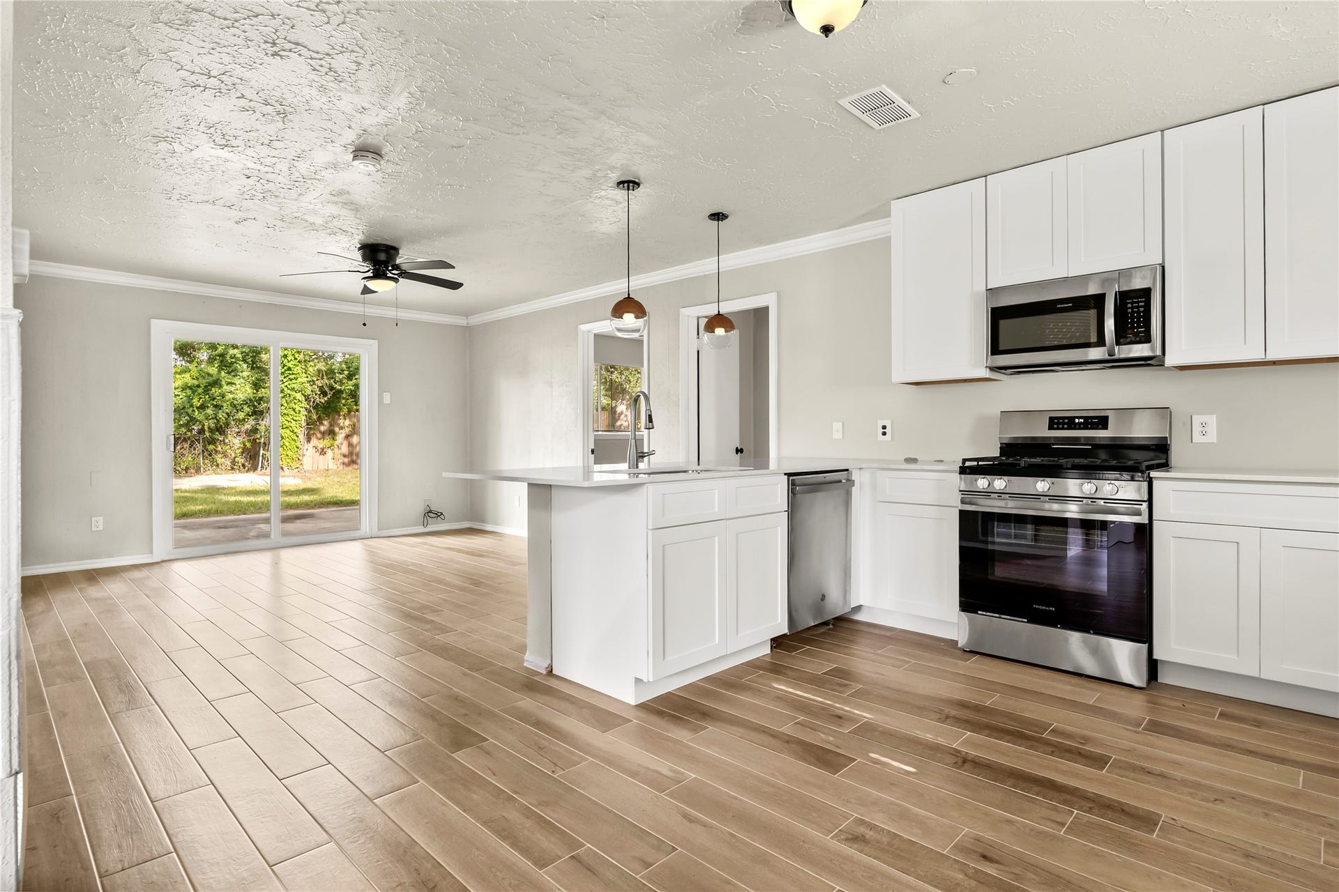 11455 Spottswood Drive, Houston, TX 77016 11455 Spottswood Drive, Houston, TX 77016