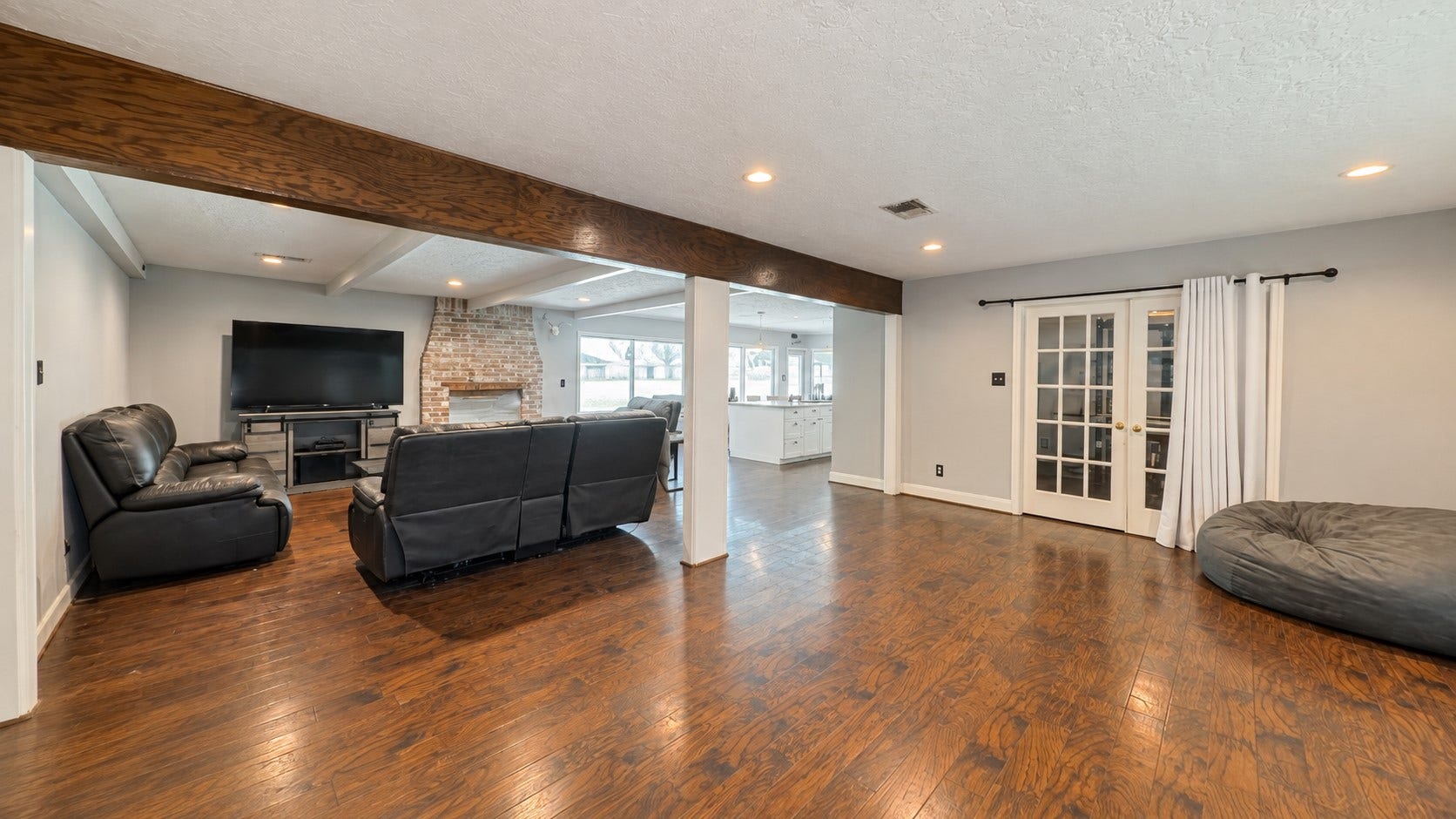 2118 Eagle Point Road, Crosby, TX 77532