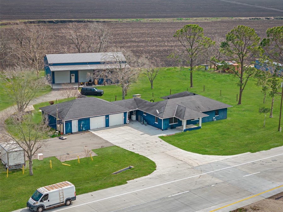Property photo for 28539 Highway 36, Damon, TX
