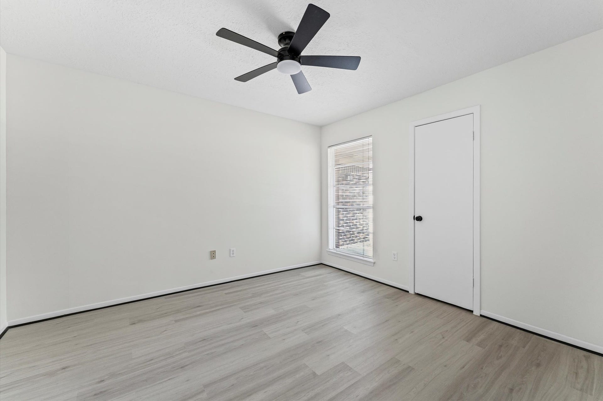 12123 Plumpoint Drive, Houston, TX 77099 12123 Plumpoint Drive, Houston, TX 77099