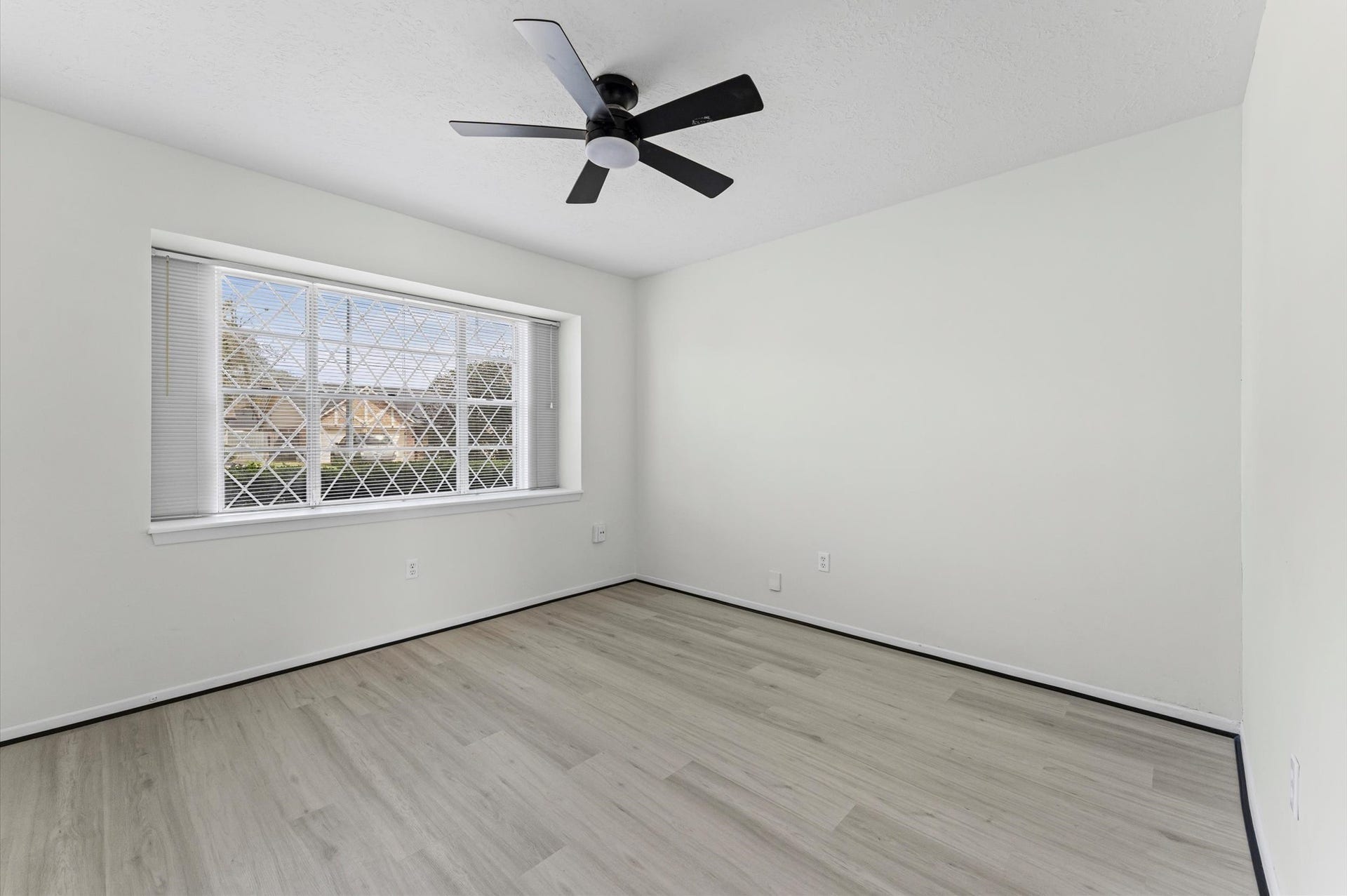 12123 Plumpoint Drive, Houston, TX 77099 12123 Plumpoint Drive, Houston, TX 77099