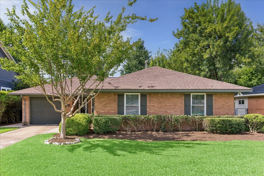 Property photo for 2106 Saxon Drive, Houston, TX