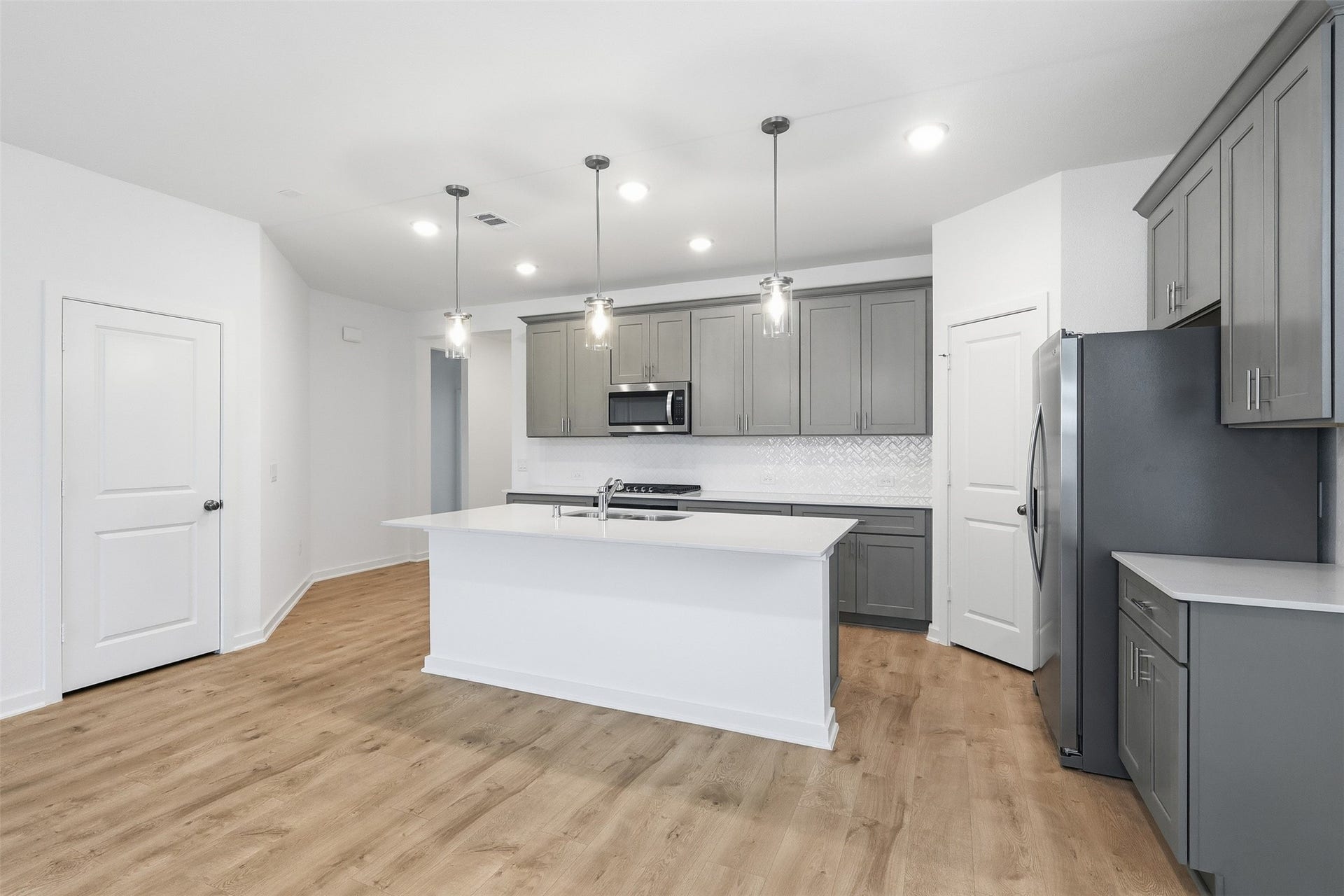 18210 Ellerden Forest Drive, Tomball, TX 77377 Island has room for counter seating.