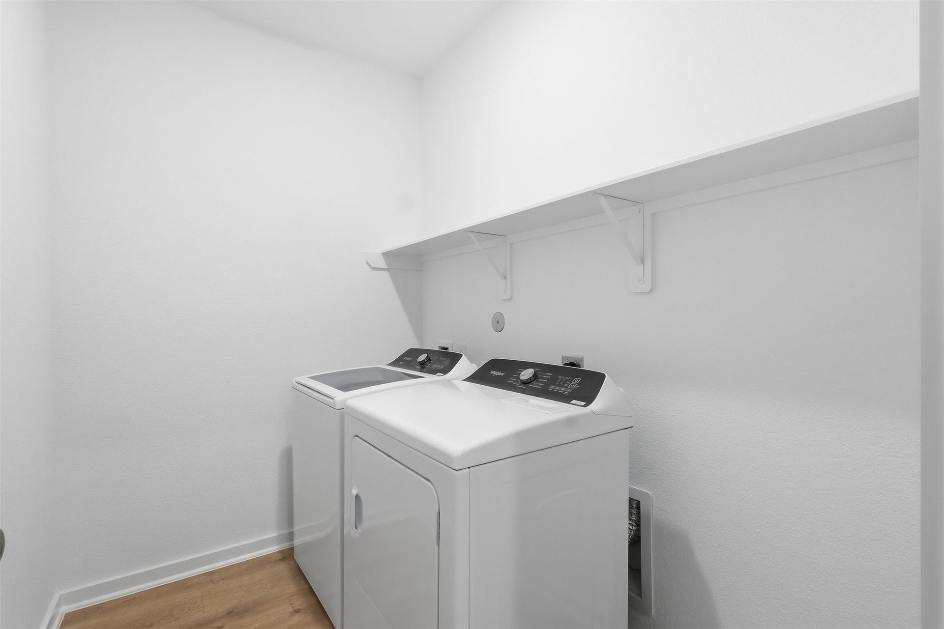 18210 Ellerden Forest Drive, Tomball, TX 77377 Laundry room is located just off bag drop/mud station.