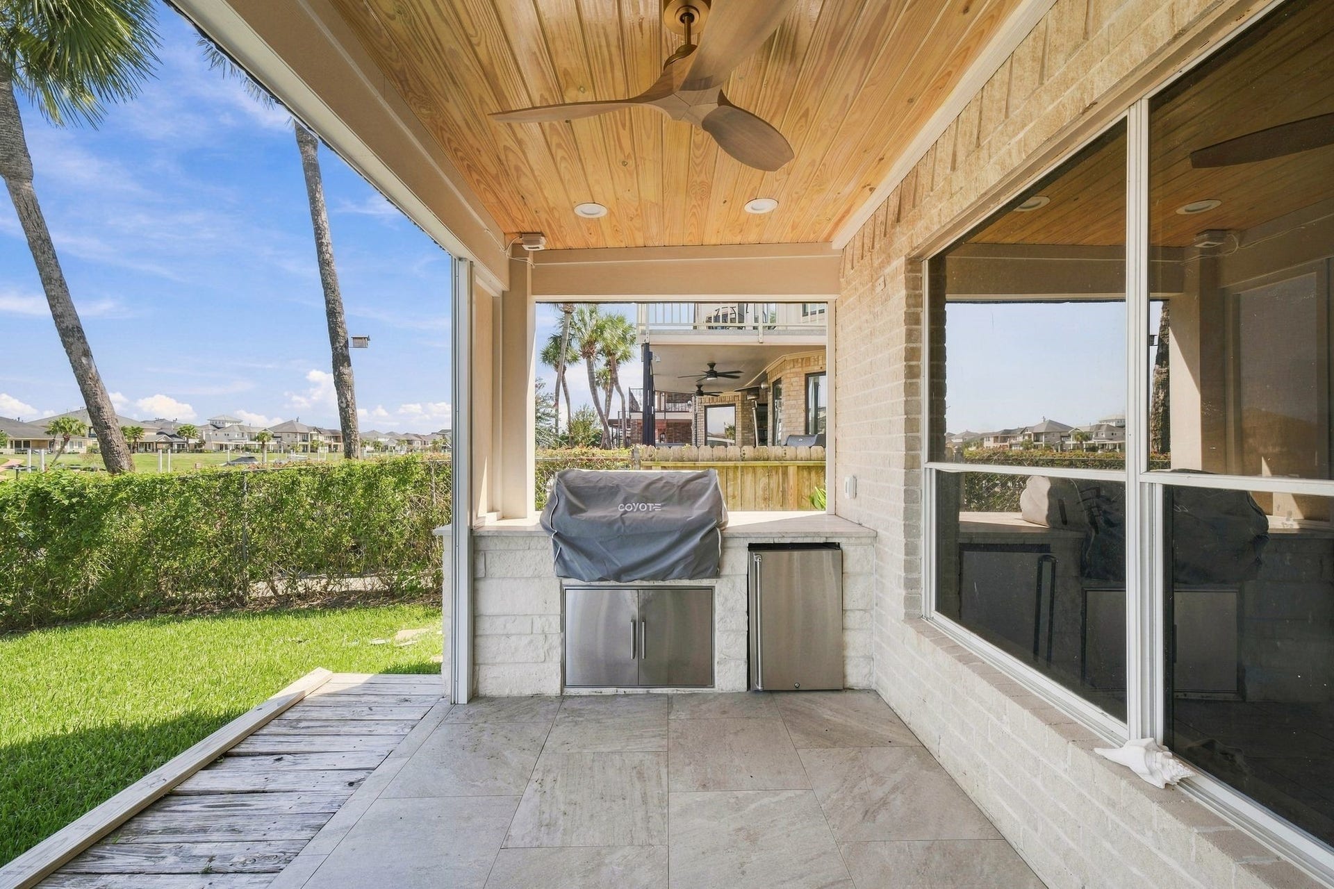932 Plantation Street, League City, TX 77573 The covered patio features an outdoor kitchen with a built-in grill.