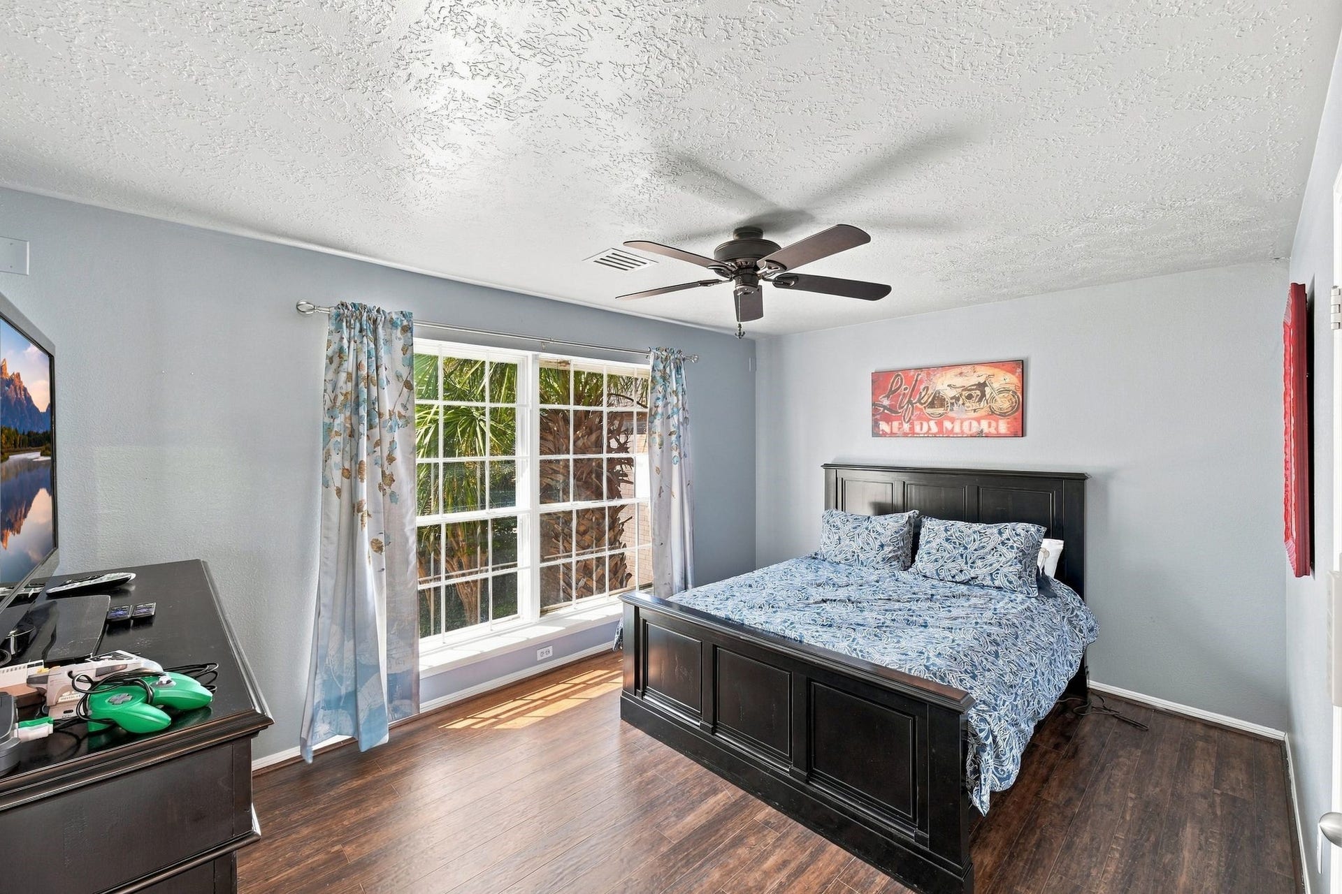 932 Plantation Street, League City, TX 77573 The secondary bedroom features a large window with views of the water.