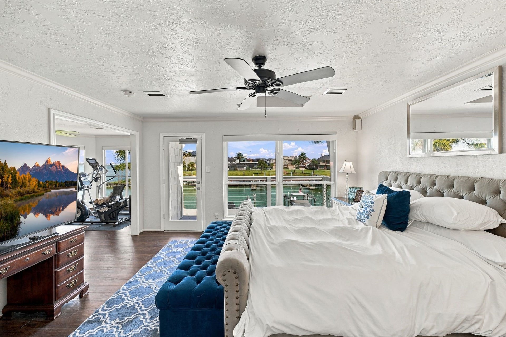 932 Plantation Street, League City, TX 77573 Glass doors in the primary bedroom open to a private balcony.