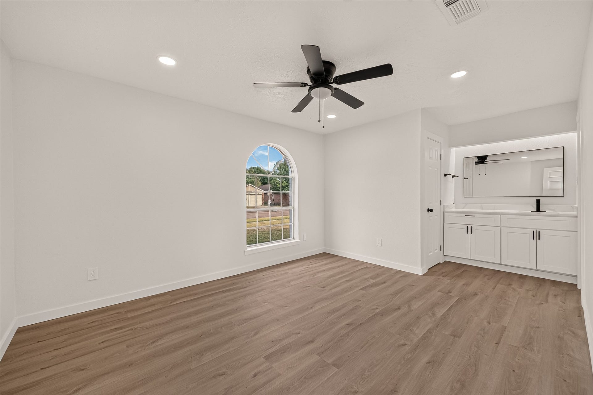 9918 Willmont Road, La Porte, TX 77571 9918 Willmont Road, La Porte, TX 77571