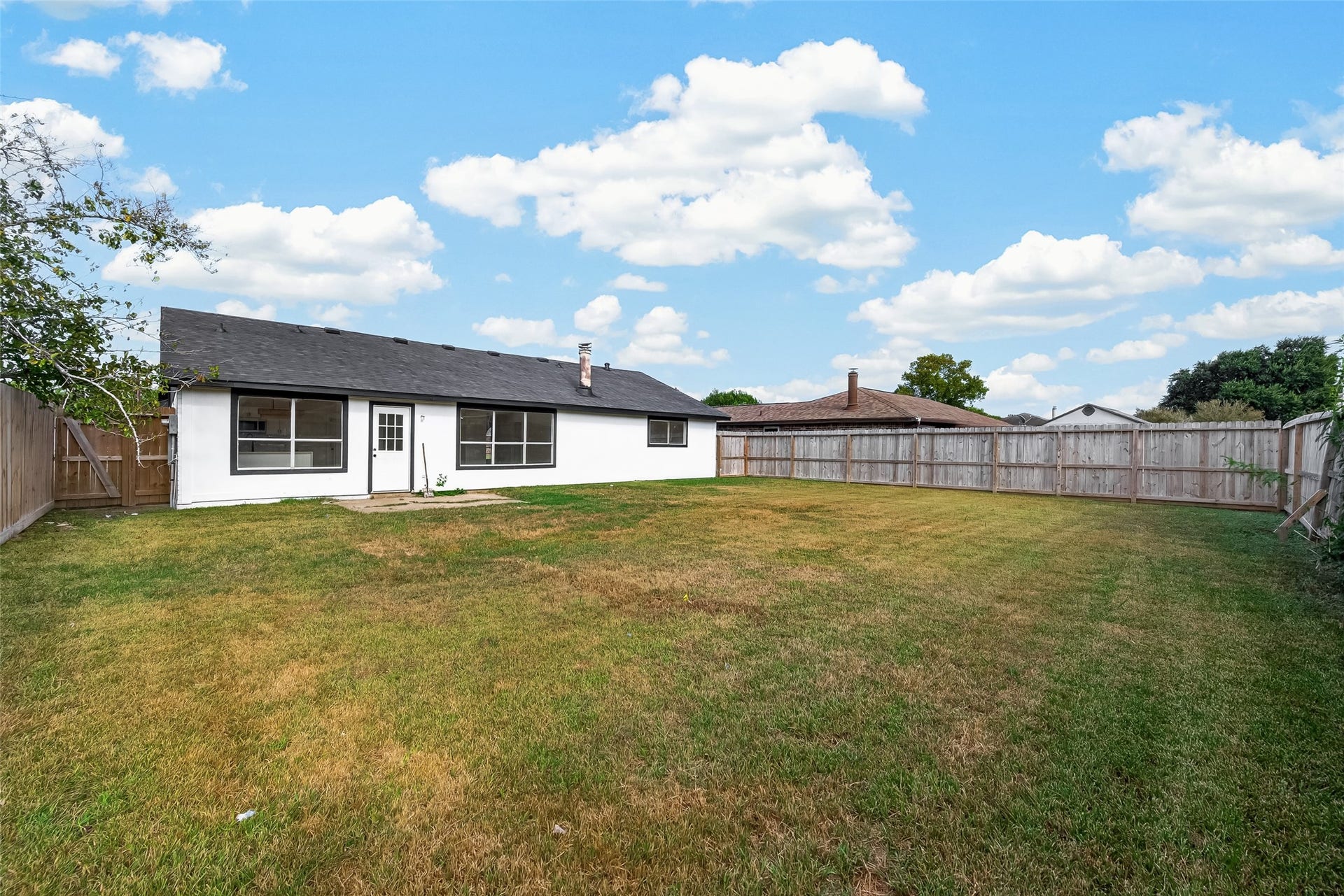 9918 Willmont Road, La Porte, TX 77571 9918 Willmont Road, La Porte, TX 77571