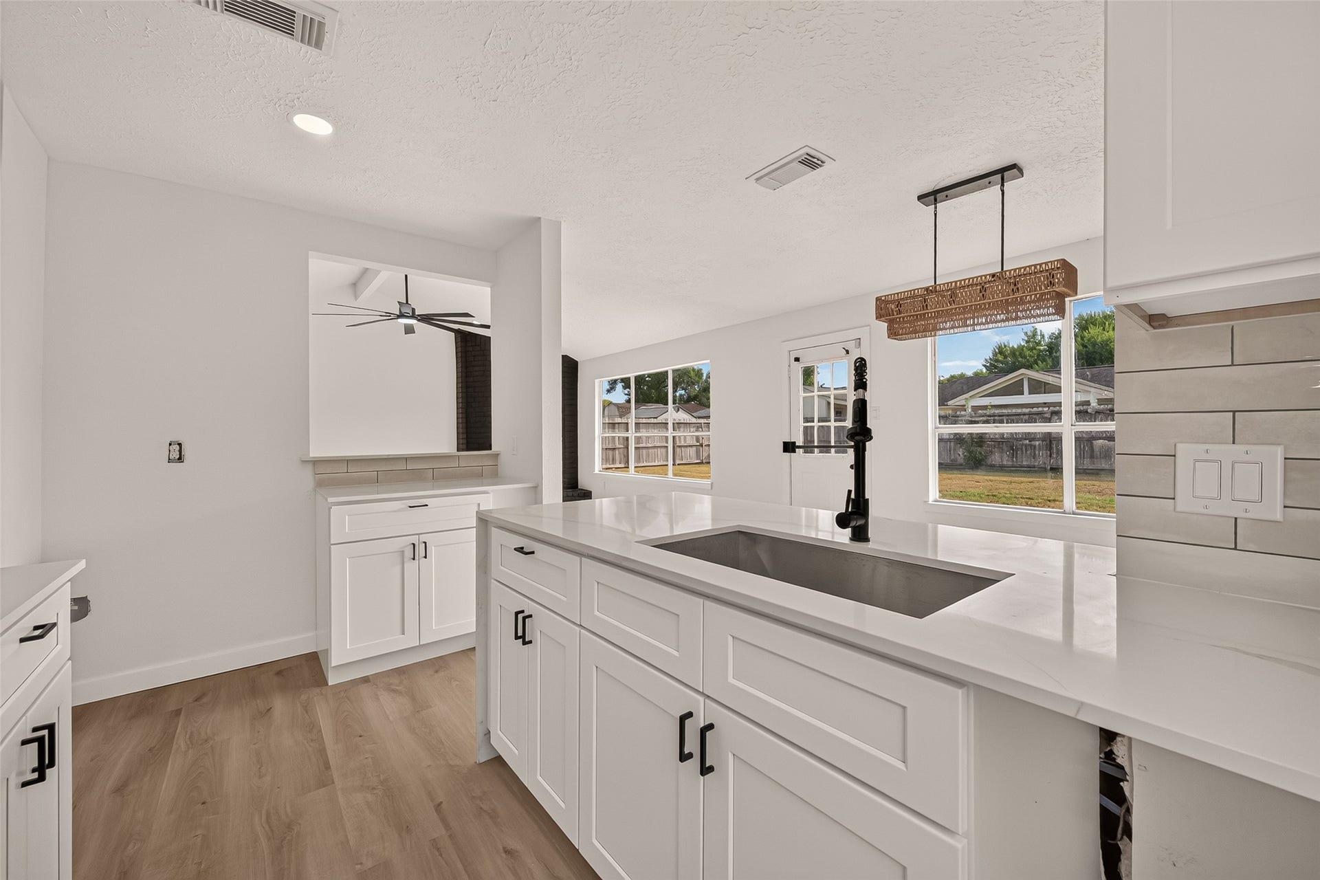 9918 Willmont Road, La Porte, TX 77571 9918 Willmont Road, La Porte, TX 77571