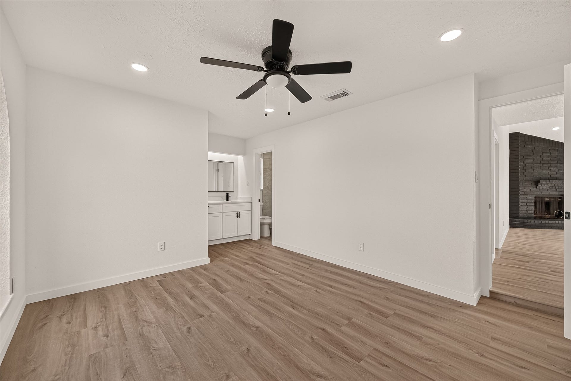 9918 Willmont Road, La Porte, TX 77571 9918 Willmont Road, La Porte, TX 77571