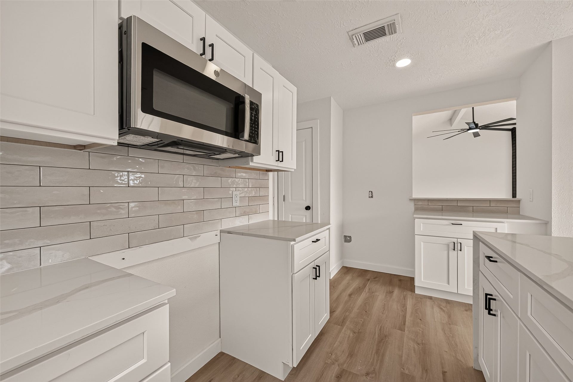 9918 Willmont Road, La Porte, TX 77571 9918 Willmont Road, La Porte, TX 77571