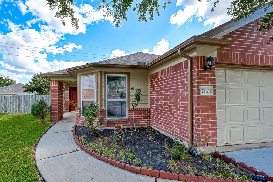 Property photo for 7110 Fox Scene Drive, Humble, TX