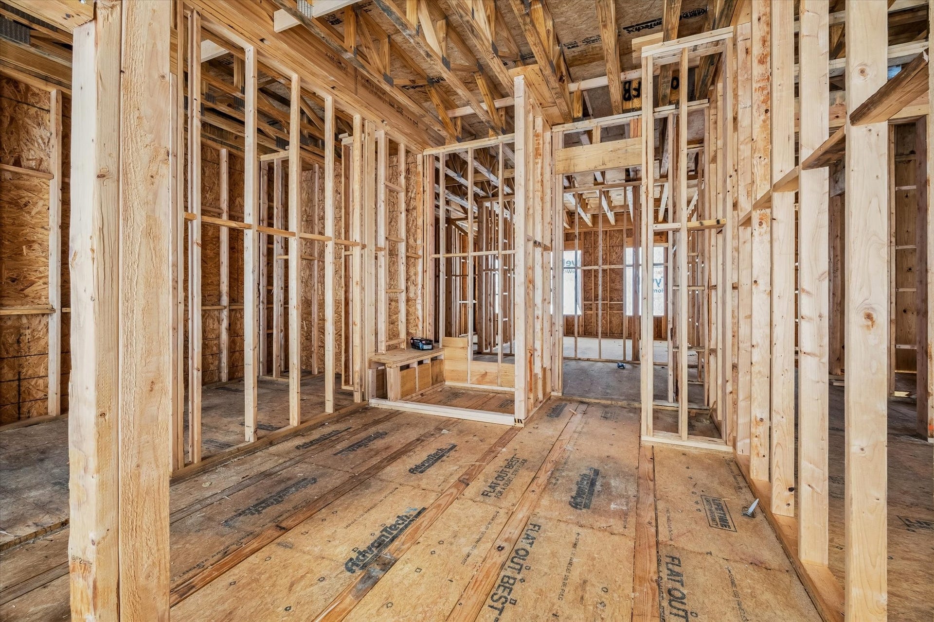 7 Wentworth Gate Path, Houston, TX 77027 This Balmoral floorplan features an oversized primary bath, as well as 2 separate closet spaces.