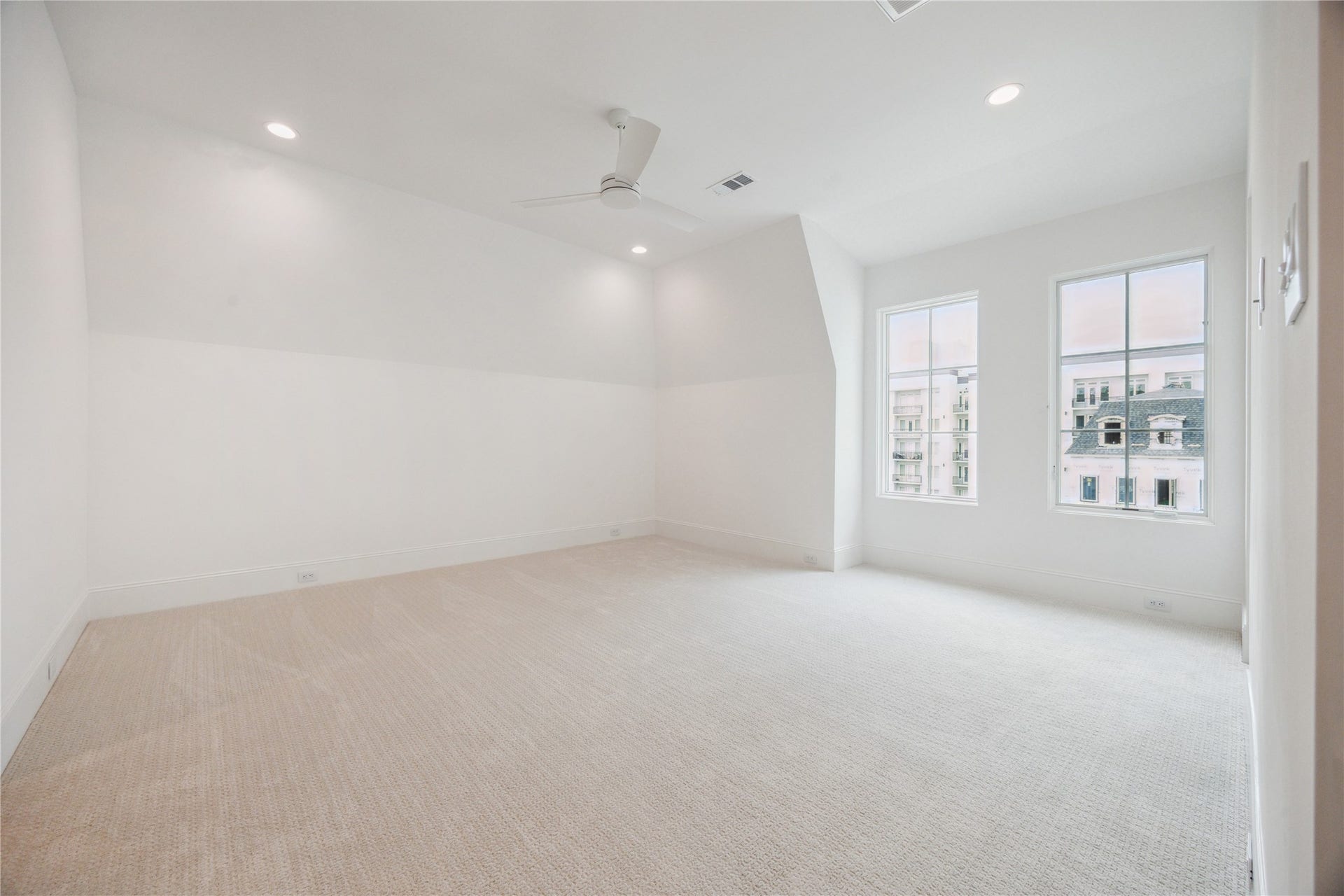 7 Wentworth Gate Path, Houston, TX 77027 The third floor to feature expansive bedroom with oversized walk-in closet and en-suite bathroom. **Photo is of another home in the community and for information purposes only. Buyer to verify all details.**