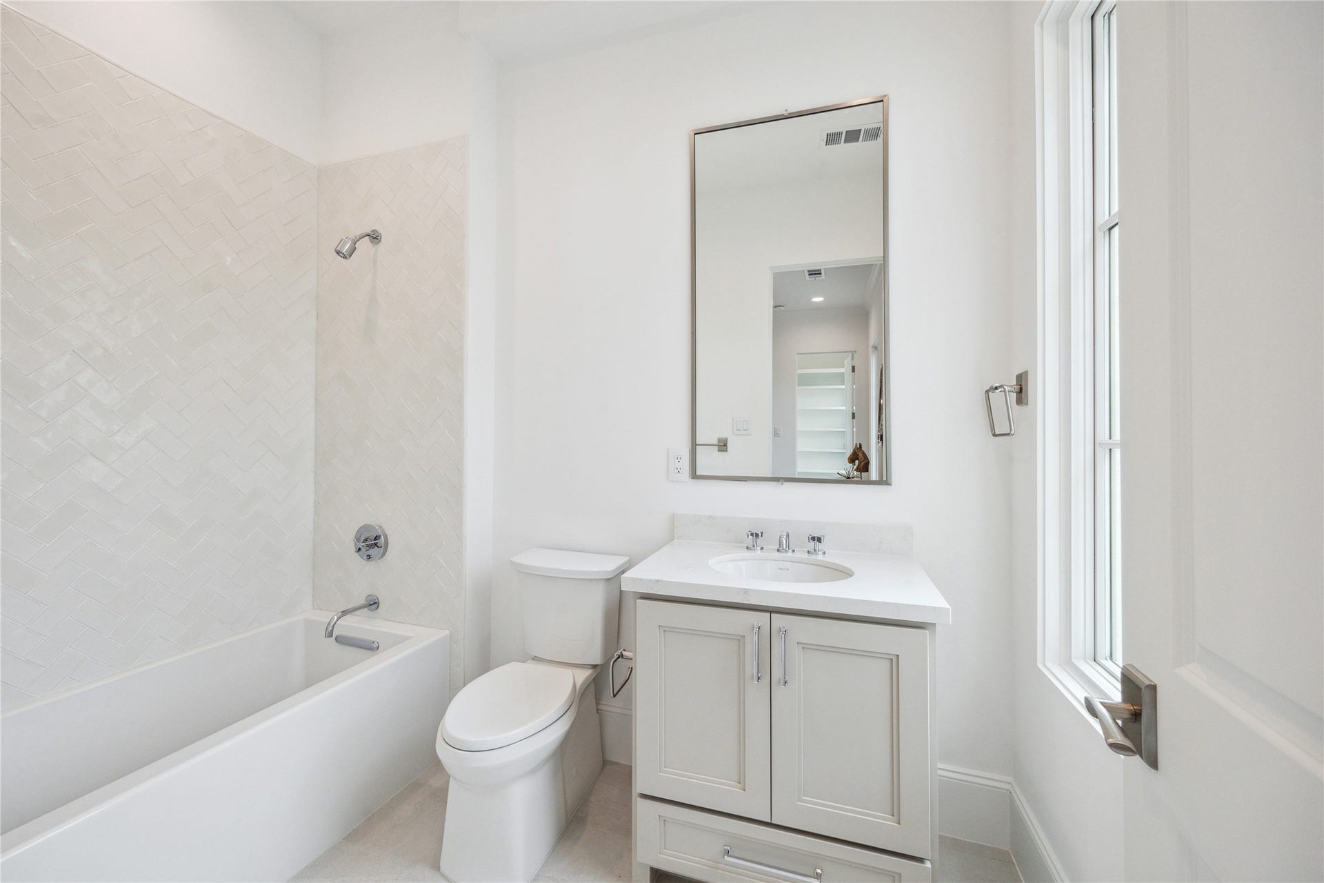 7 Wentworth Gate Path, Houston, TX 77027 En-suite bath to feature Kohler bath and vanity with under-cabinet storage. **Photo is of another home in the community and for information purposes only. Buyer to verify all details.**