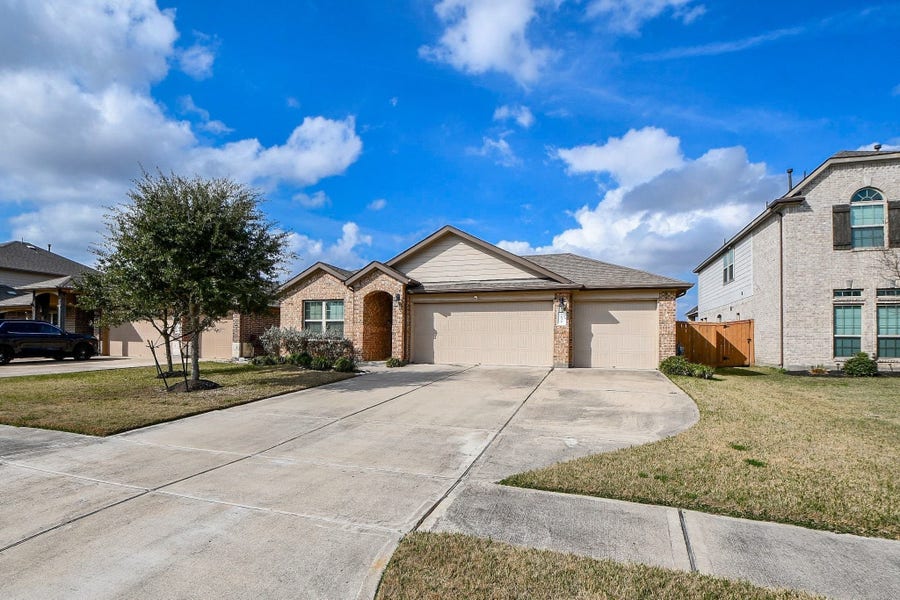 Property photo for 2631 Half Dome Drive, Rosharon, TX