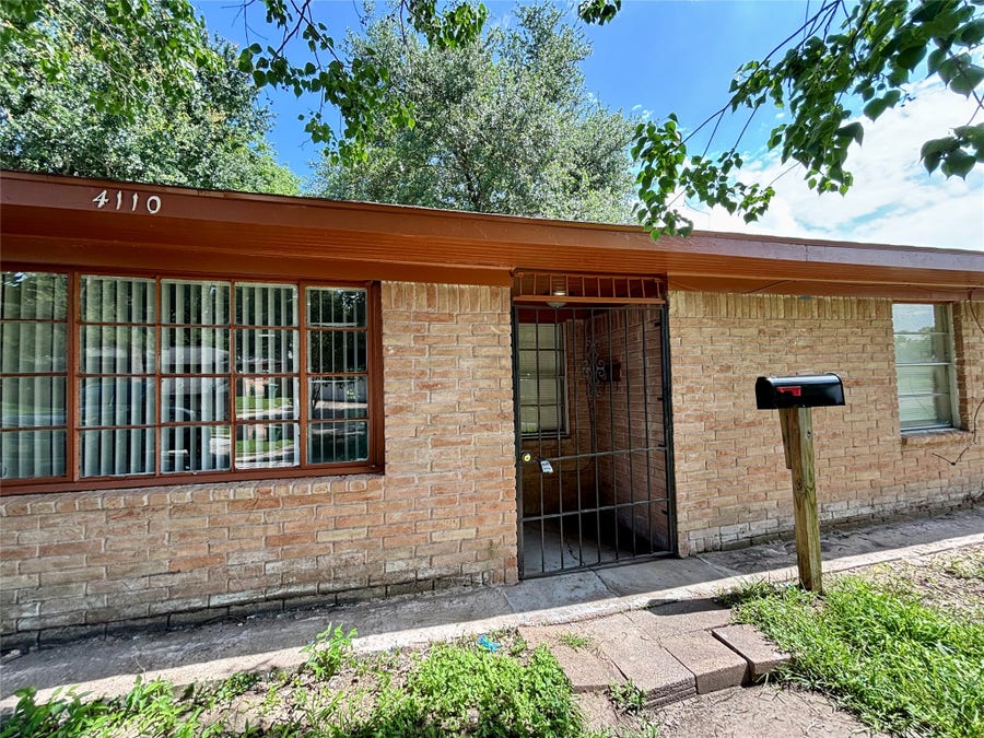 Property photo for 4110 Knotty Oaks Trail, Houston, TX