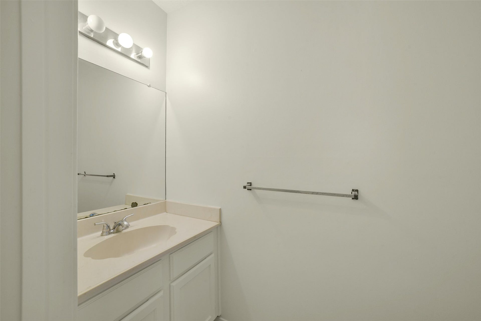 The powder bath is located on the 1st floor.