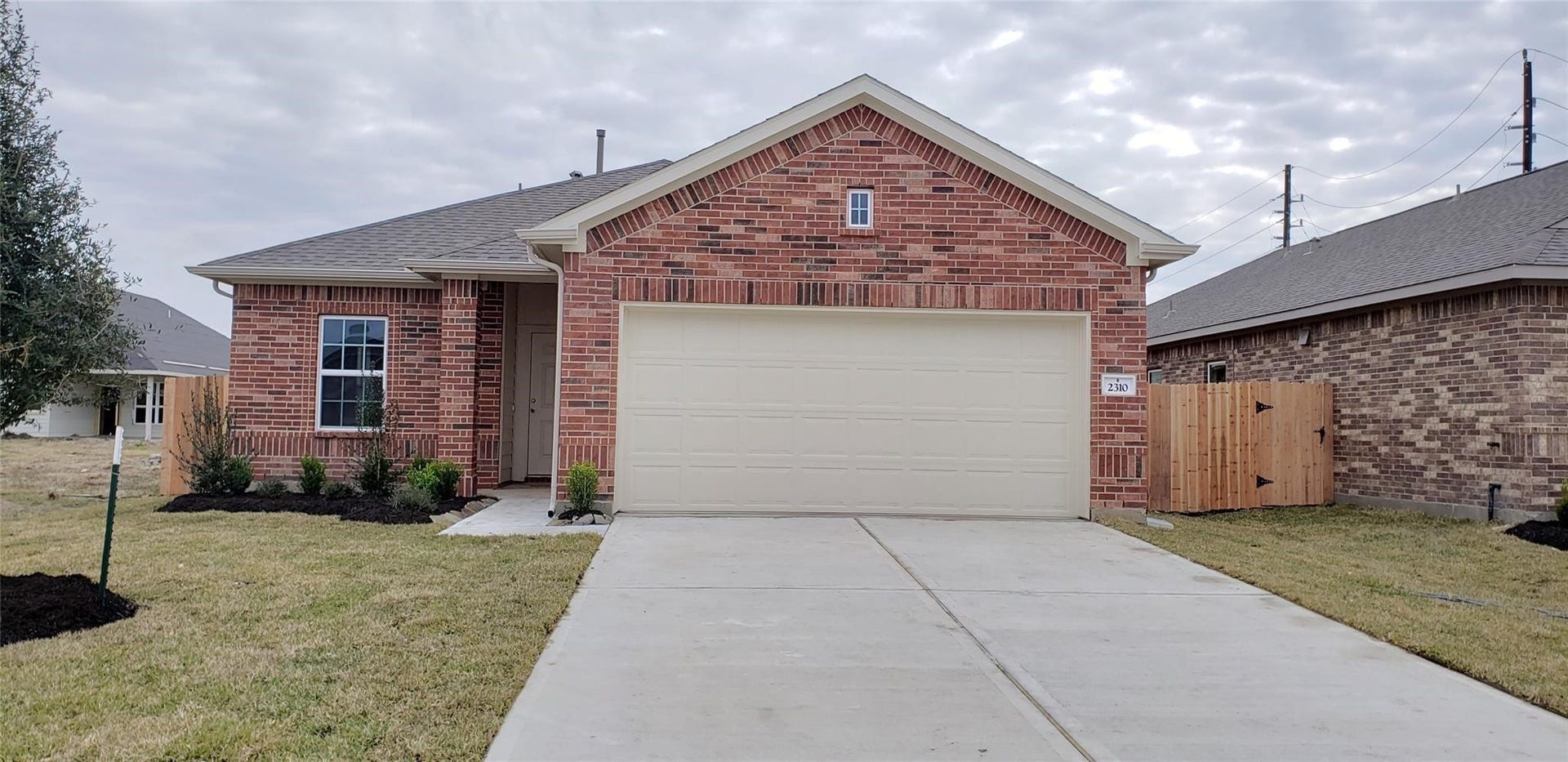 2310 Thunderbolt Peak Drive, Rosharon, TX 77583 2310 Thunderbolt Peak Drive, Rosharon, TX 77583