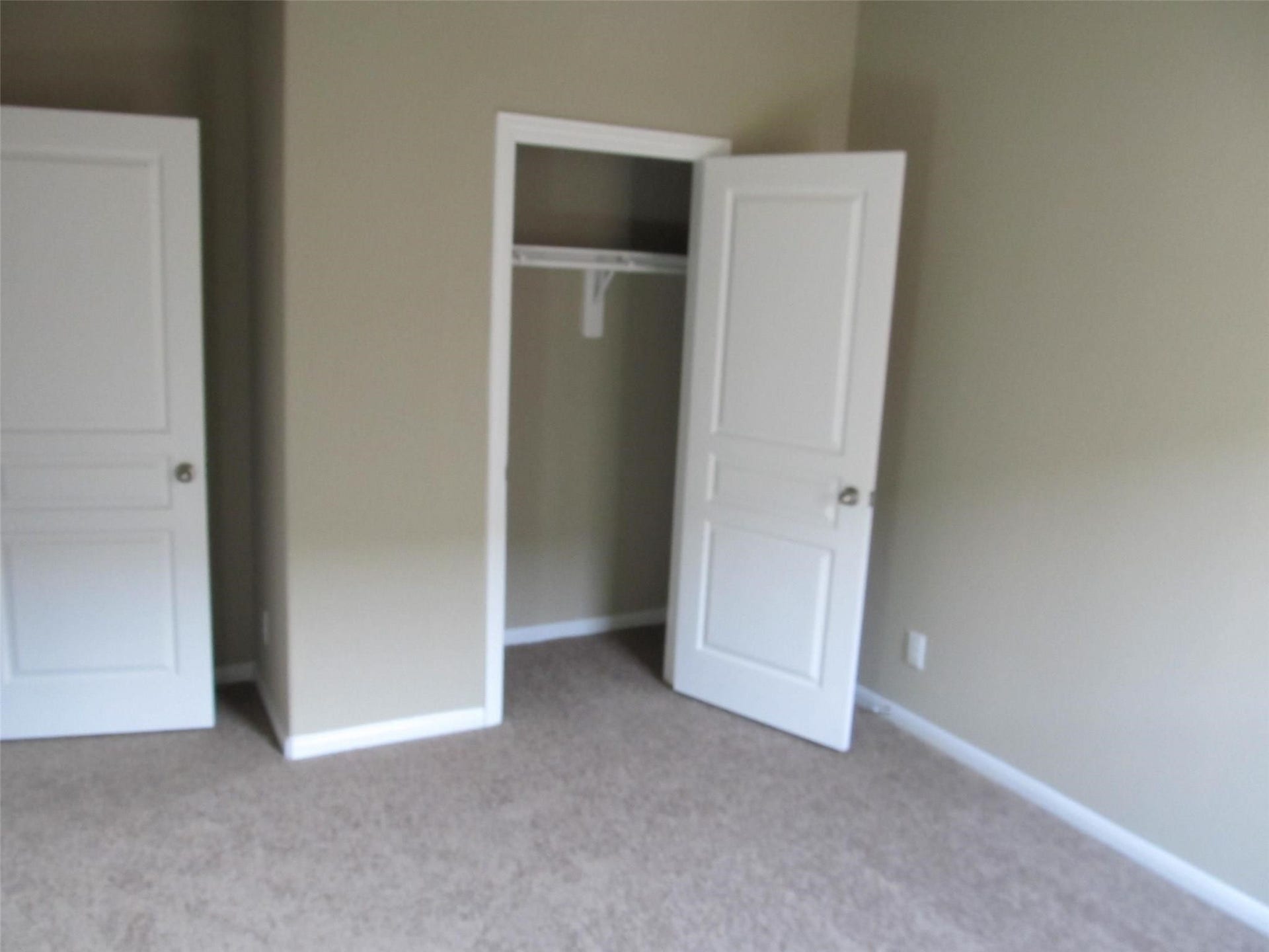 2310 Thunderbolt Peak Drive, Rosharon, TX 77583 2310 Thunderbolt Peak Drive, Rosharon, TX 77583