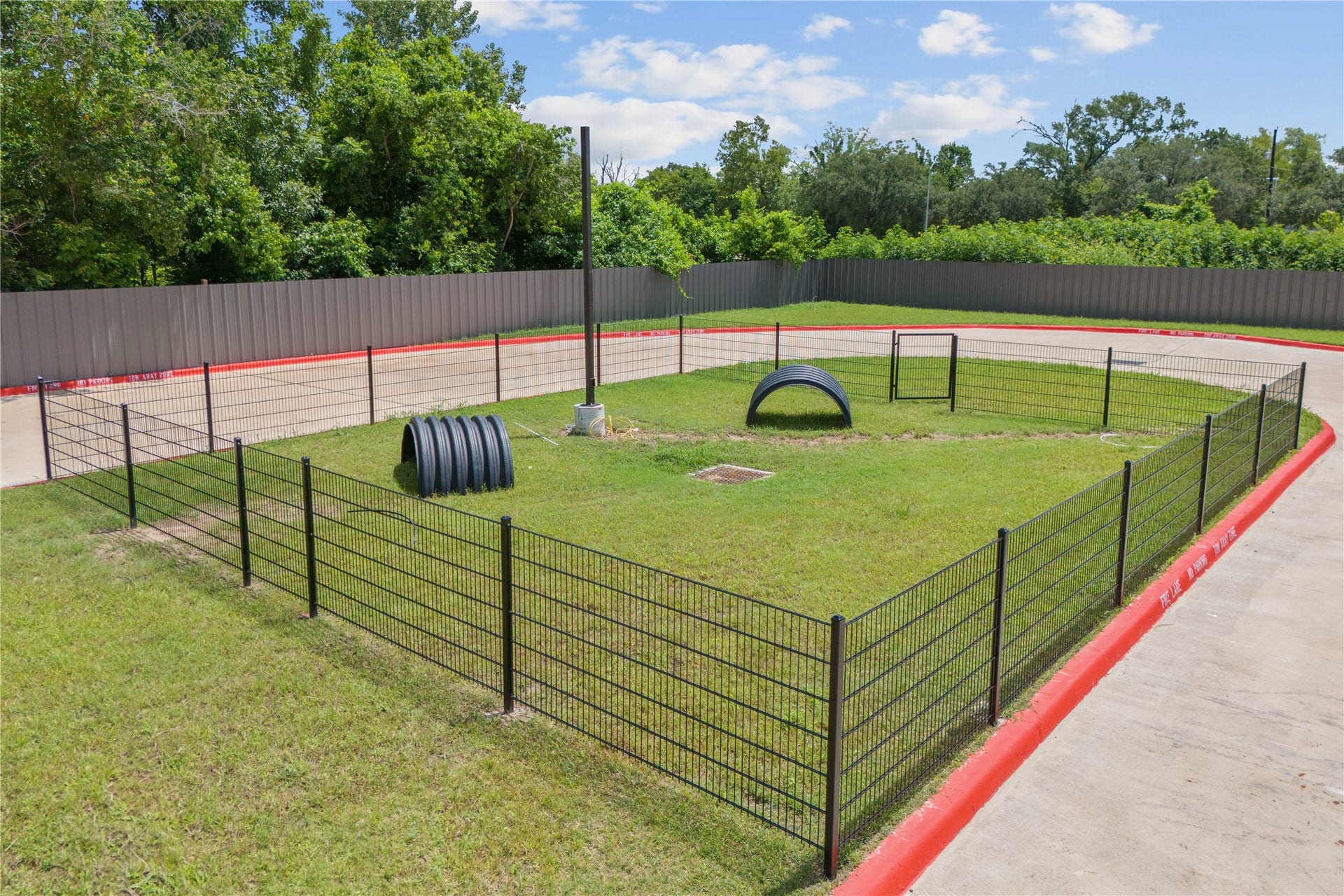 3522 Mansfield Building H Street, #C, Houston, TX 77091 Dog park
