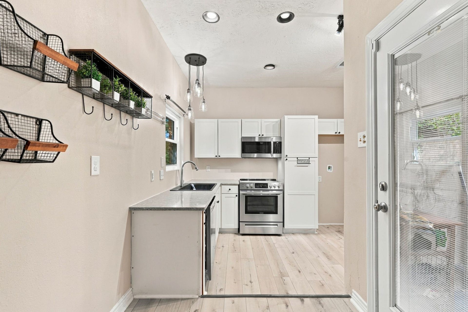 713 Palmer Drive, Conroe, TX 77302 713 Palmer Drive, Conroe, TX 77302