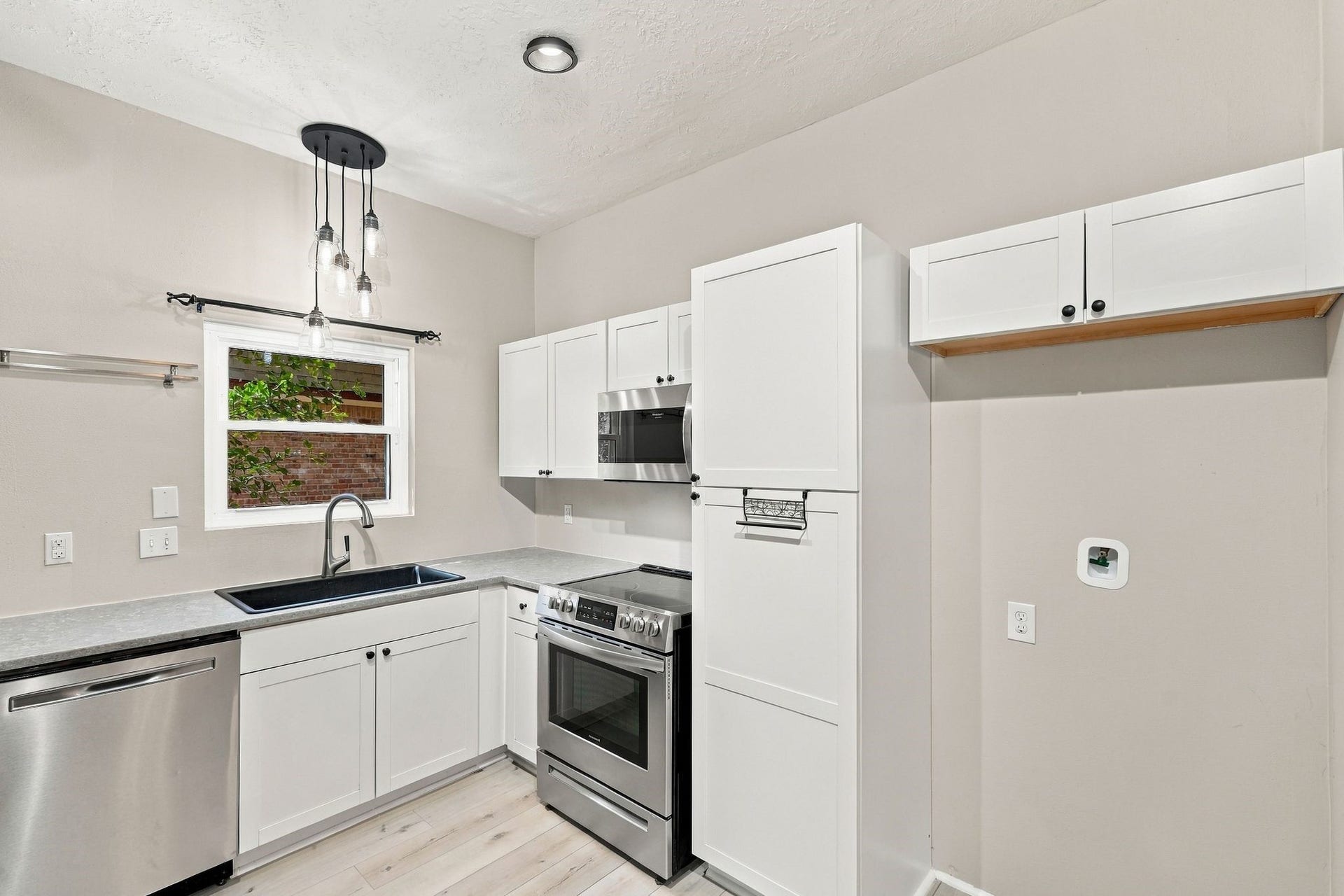 713 Palmer Drive, Conroe, TX 77302 713 Palmer Drive, Conroe, TX 77302