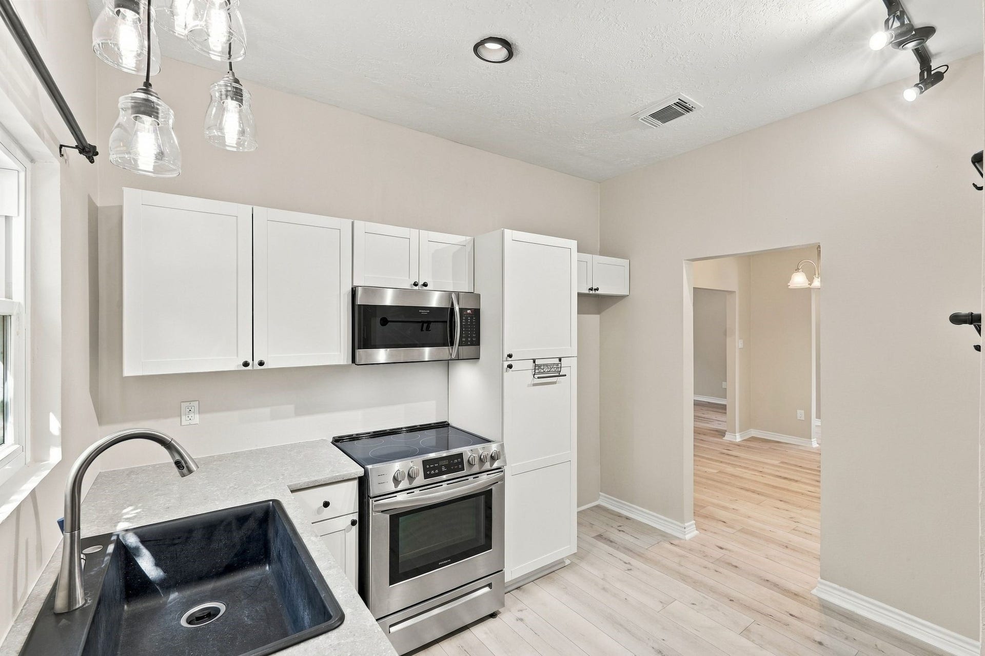 713 Palmer Drive, Conroe, TX 77302 713 Palmer Drive, Conroe, TX 77302