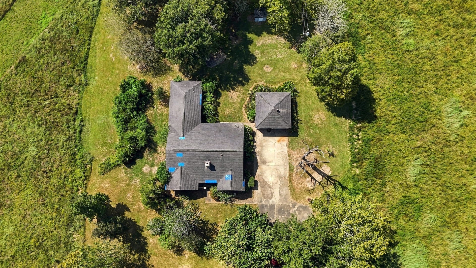815 County Road 32, Angleton, TX 77515