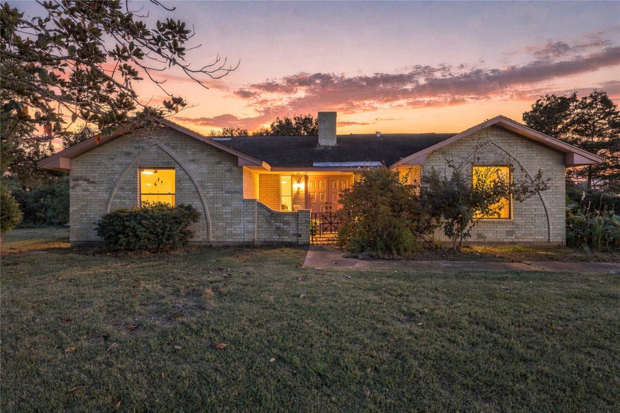 Property photo for 815 County Road 32, Angleton, TX