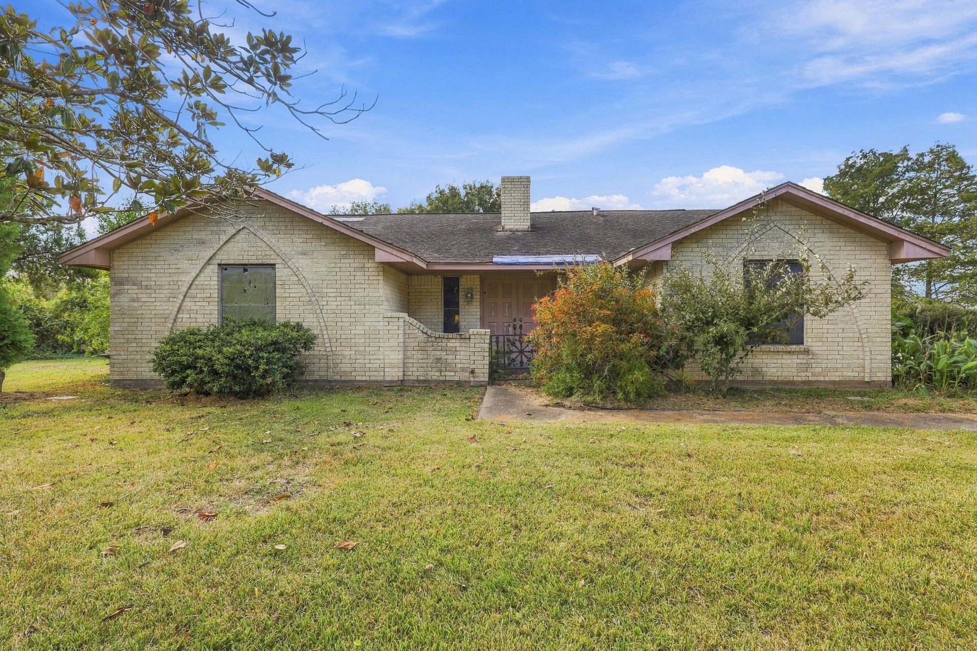 815 County Road 32, Angleton, TX 77515
