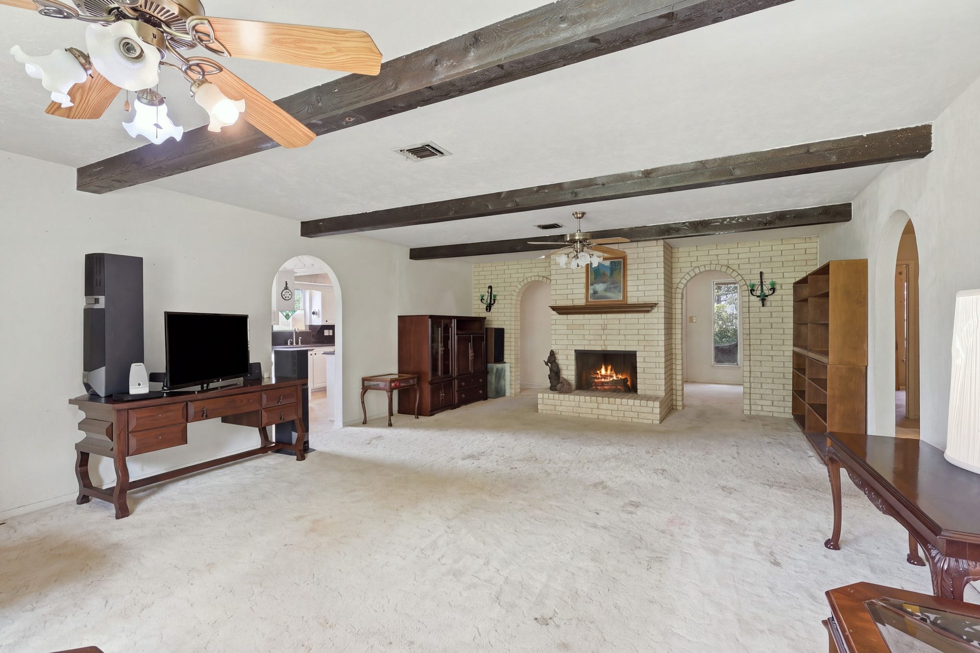 815 County Road 32, Angleton, TX 77515