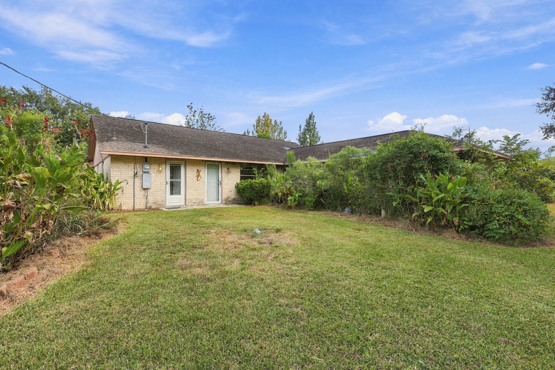 815 County Road 32, Angleton, TX 77515