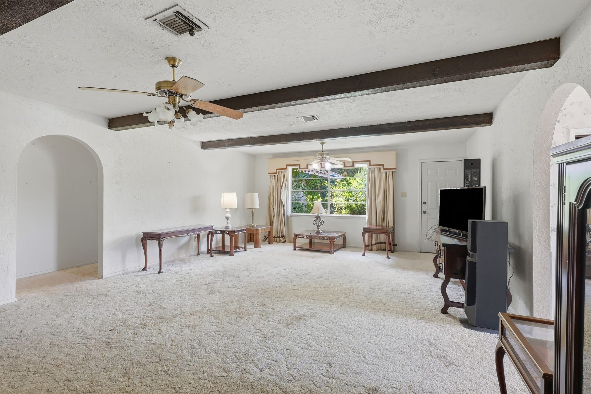 815 County Road 32, Angleton, TX 77515