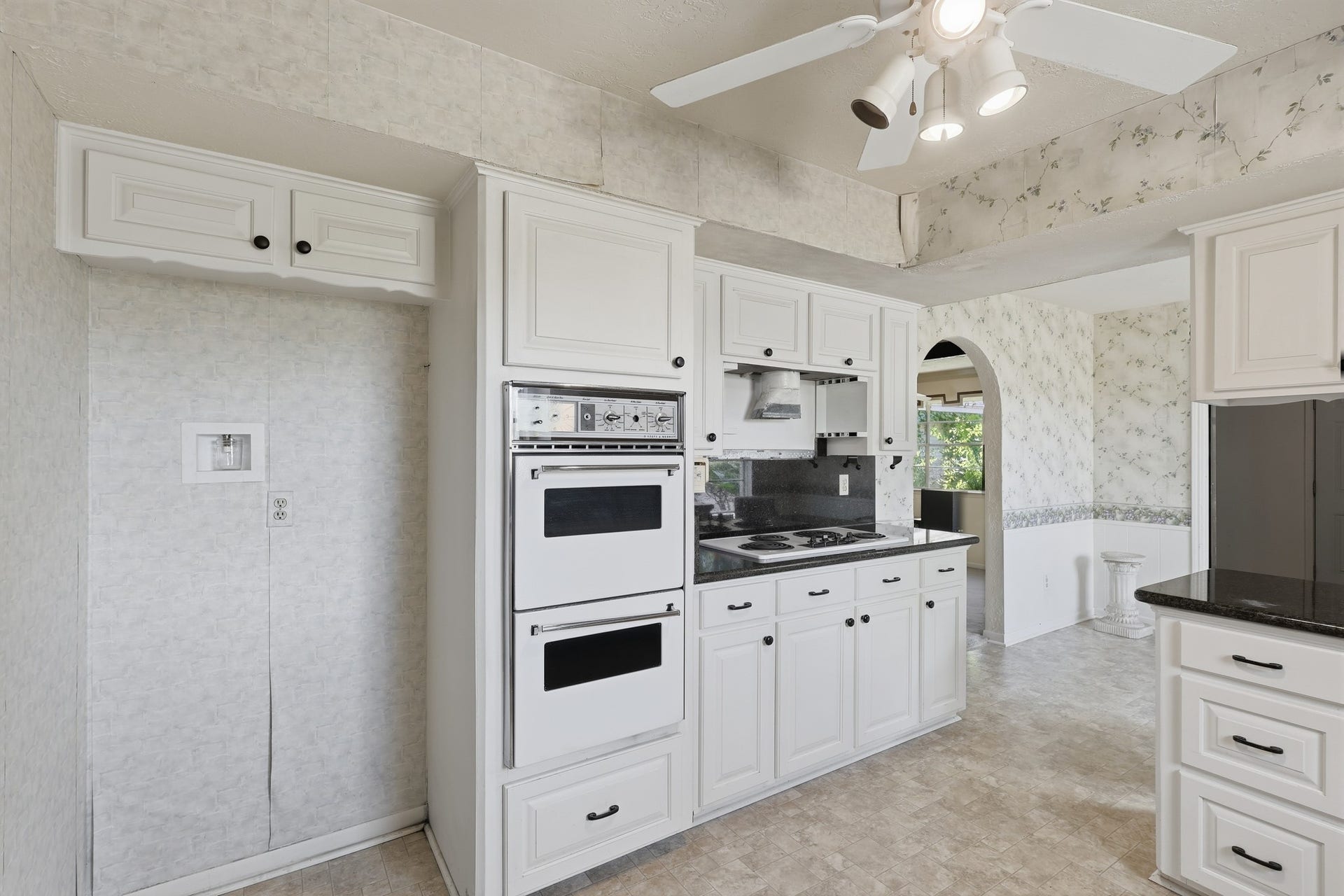 815 County Road 32, Angleton, TX 77515