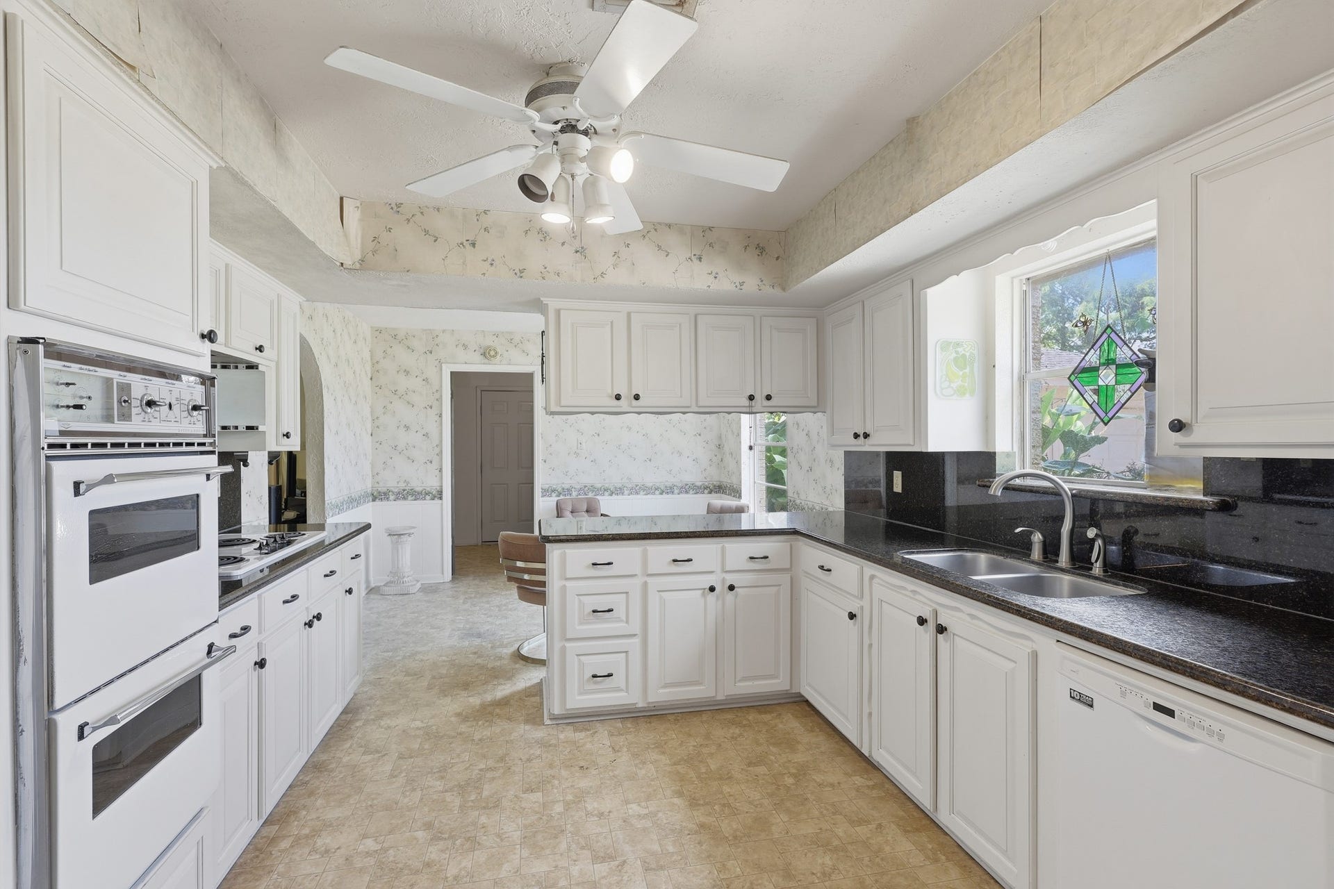 815 County Road 32, Angleton, TX 77515