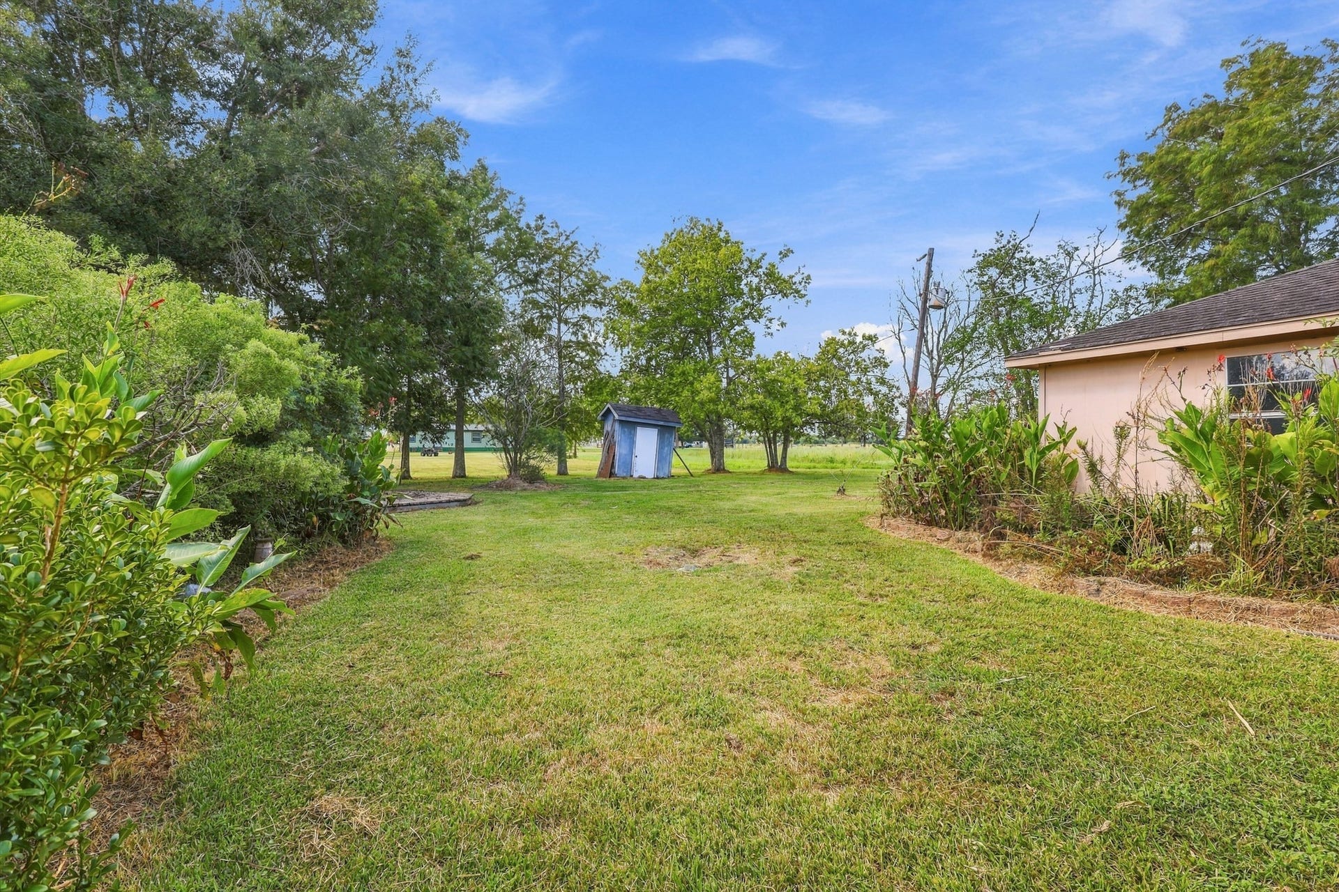 815 County Road 32, Angleton, TX 77515