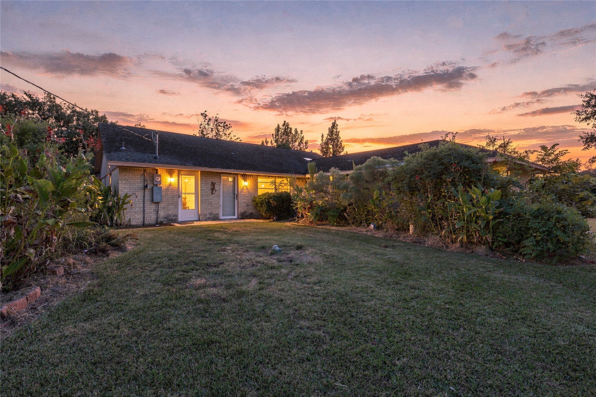 815 County Road 32, Angleton, TX 77515