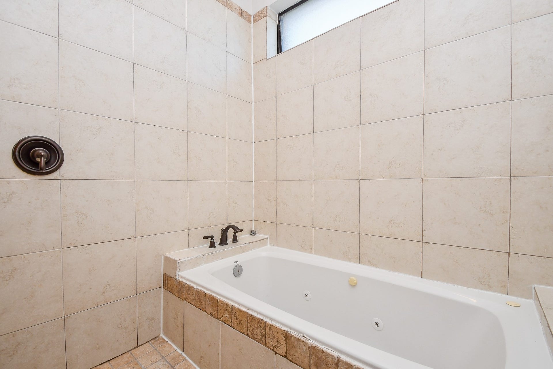 2422 Navigation Boulevard, #A, Houston, TX 77003 Separate tub & Jetted tub