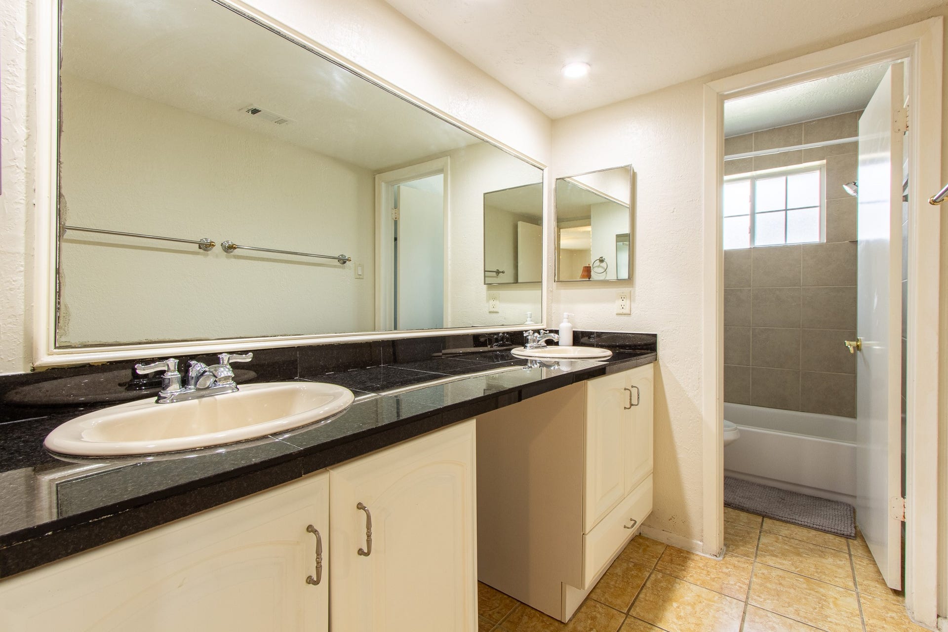 2522 Lower Valley Drive, Houston, TX 77067 2522 Lower Valley Drive, Houston, TX 77067